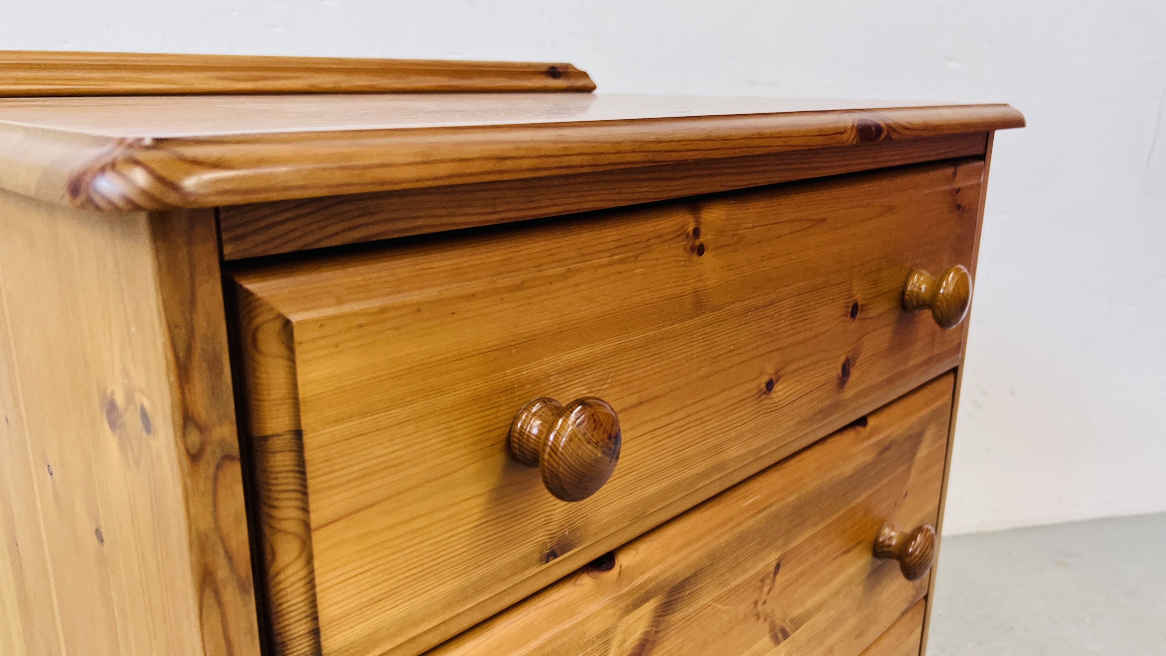 A GOOD QUALITY HONEY PINE THREE DRAWER CHEST OF DRAWERS WIDTH 67CM. DEPTH 46CM. HEIGHT 77CM. - Image 6 of 8