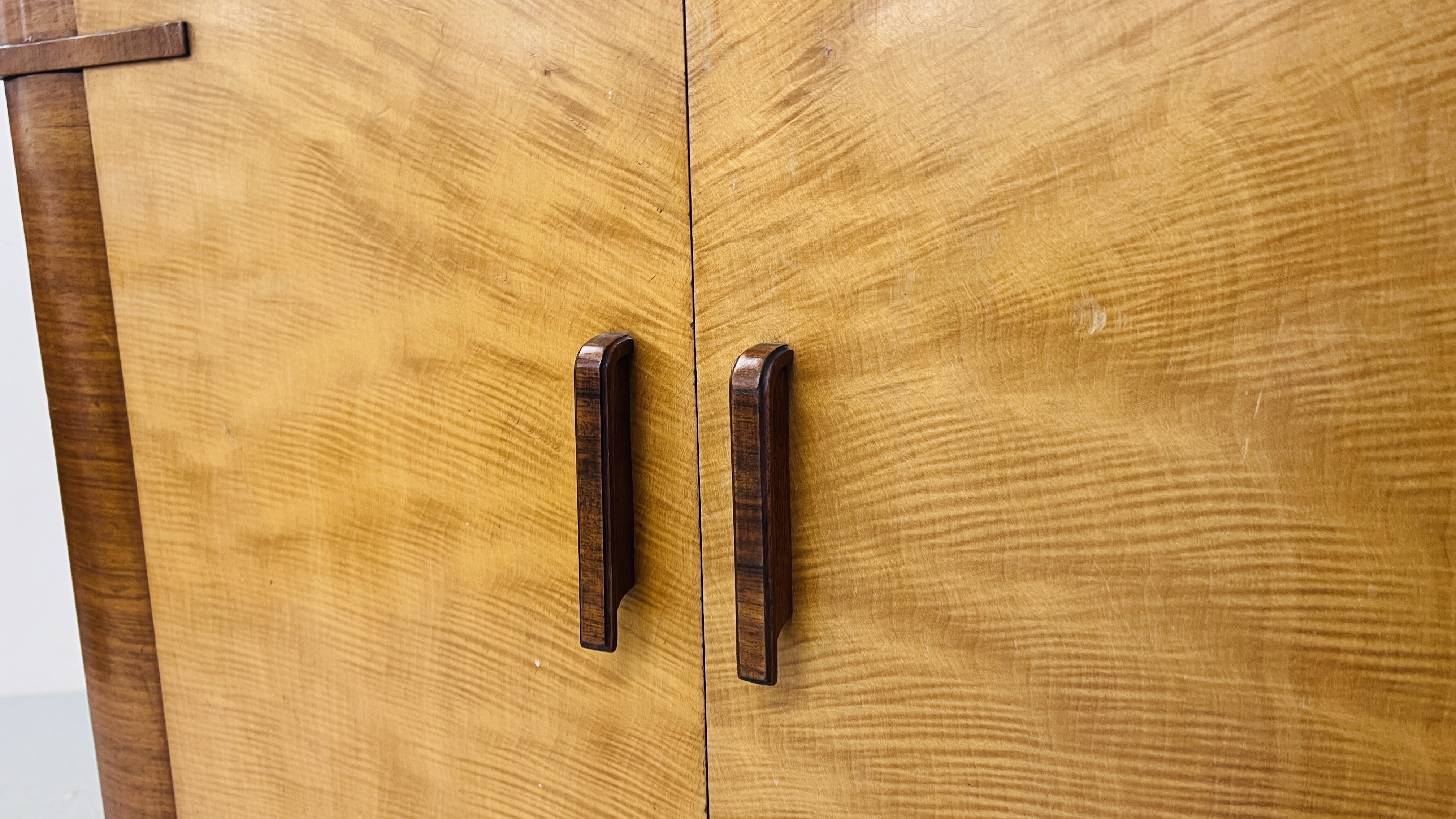 A 1930's ART DECO MAPLE FINISH WARDROBE AND MATCHING TALLBOY (WARDROBE W 123CM, D 53CM, H 185CM. - Image 7 of 19