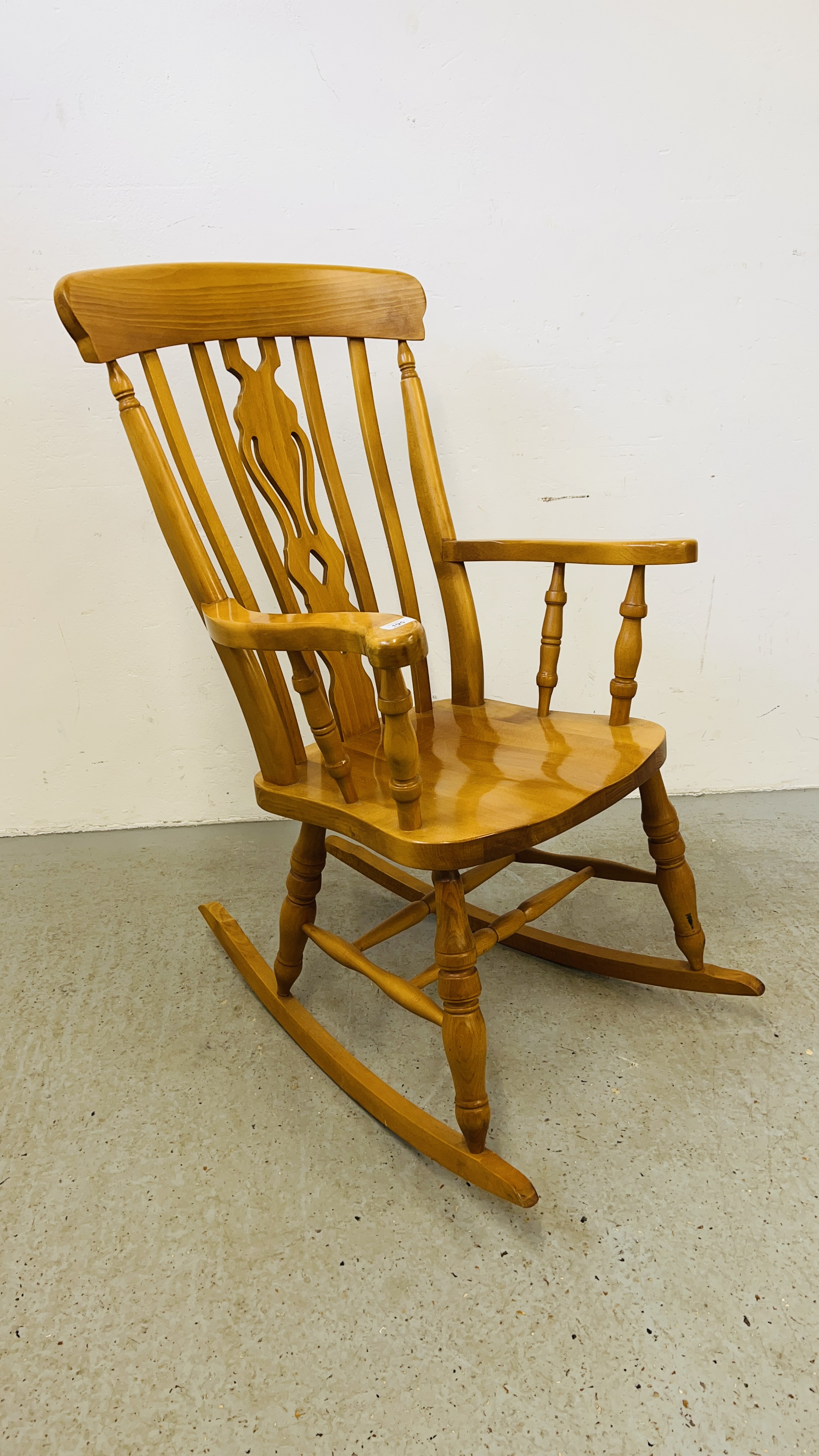 A GOOD QUALITY BEECHWOOD ROCKING CHAIR.