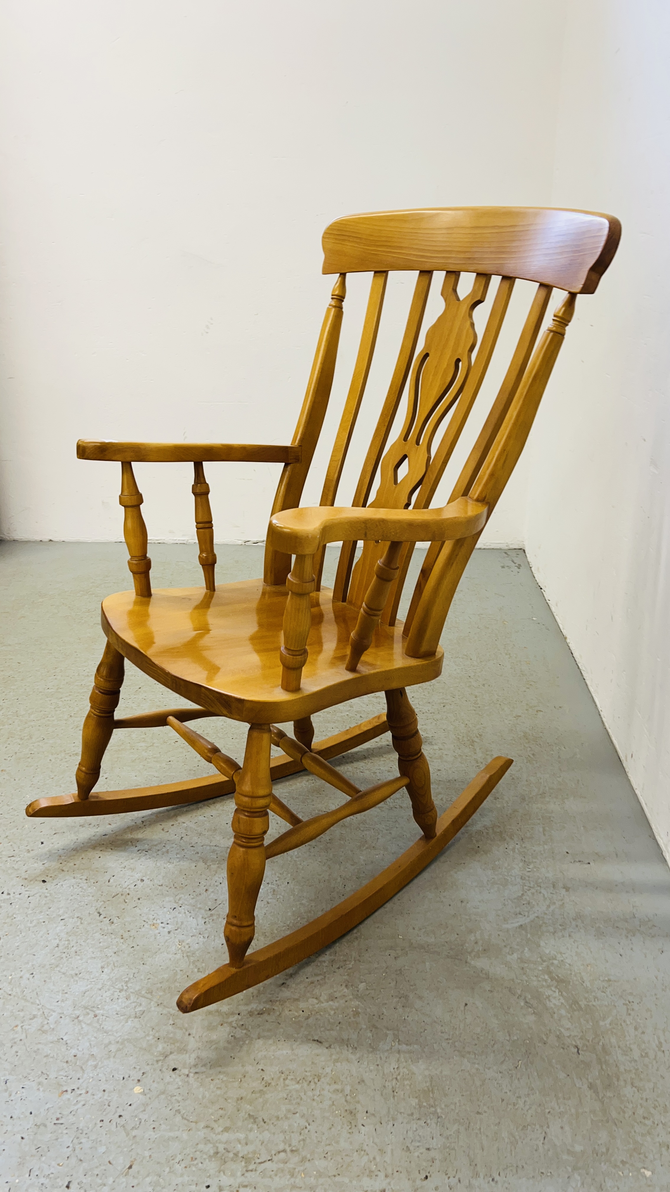 A GOOD QUALITY BEECHWOOD ROCKING CHAIR. - Image 7 of 7