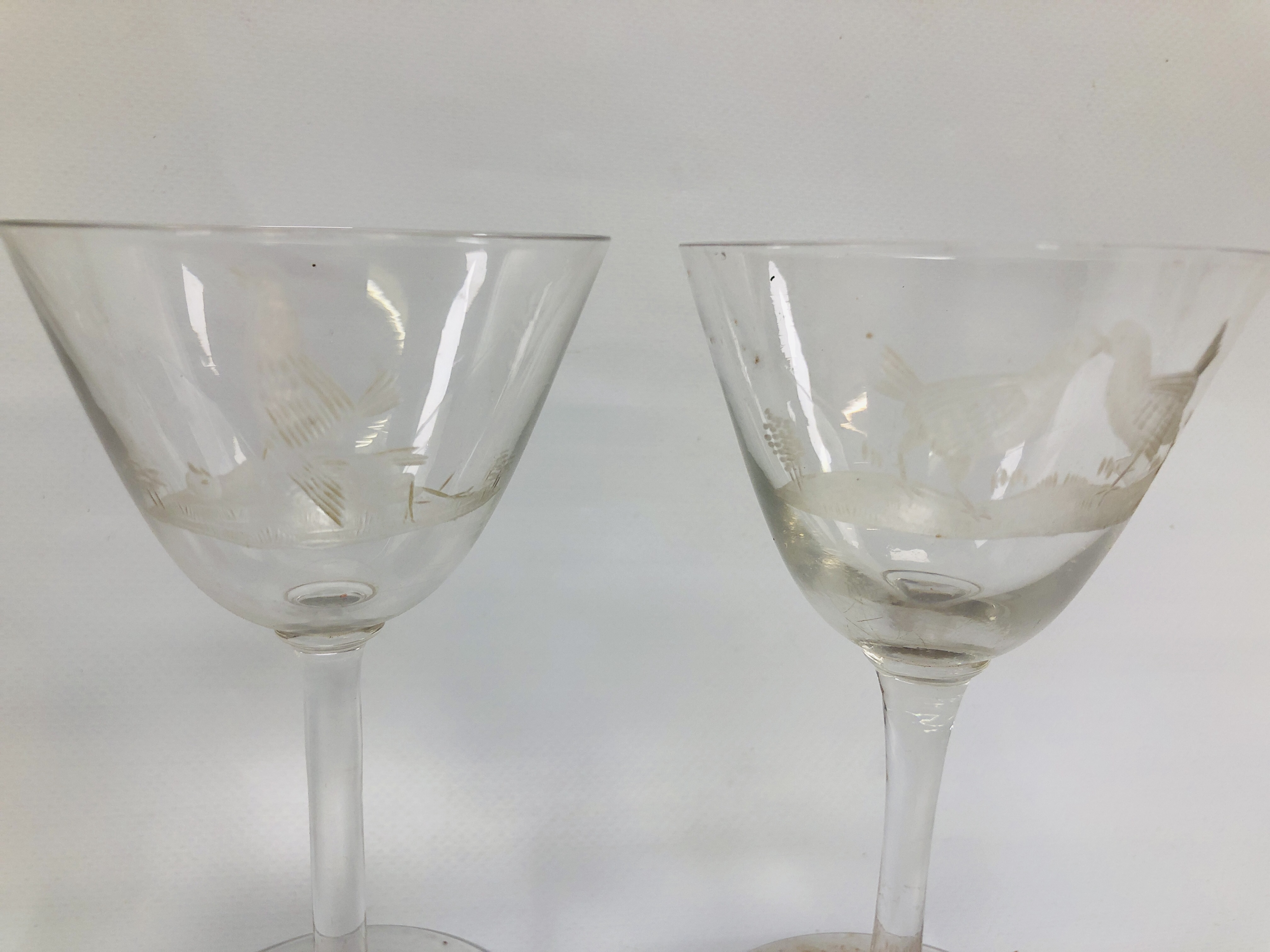 A GROUP OF VICTORIAN AND LATER DRINKING GLASSES ALONG WITH THREE LATE GEORGIAN GLASSES (SOME A/F). - Image 7 of 8