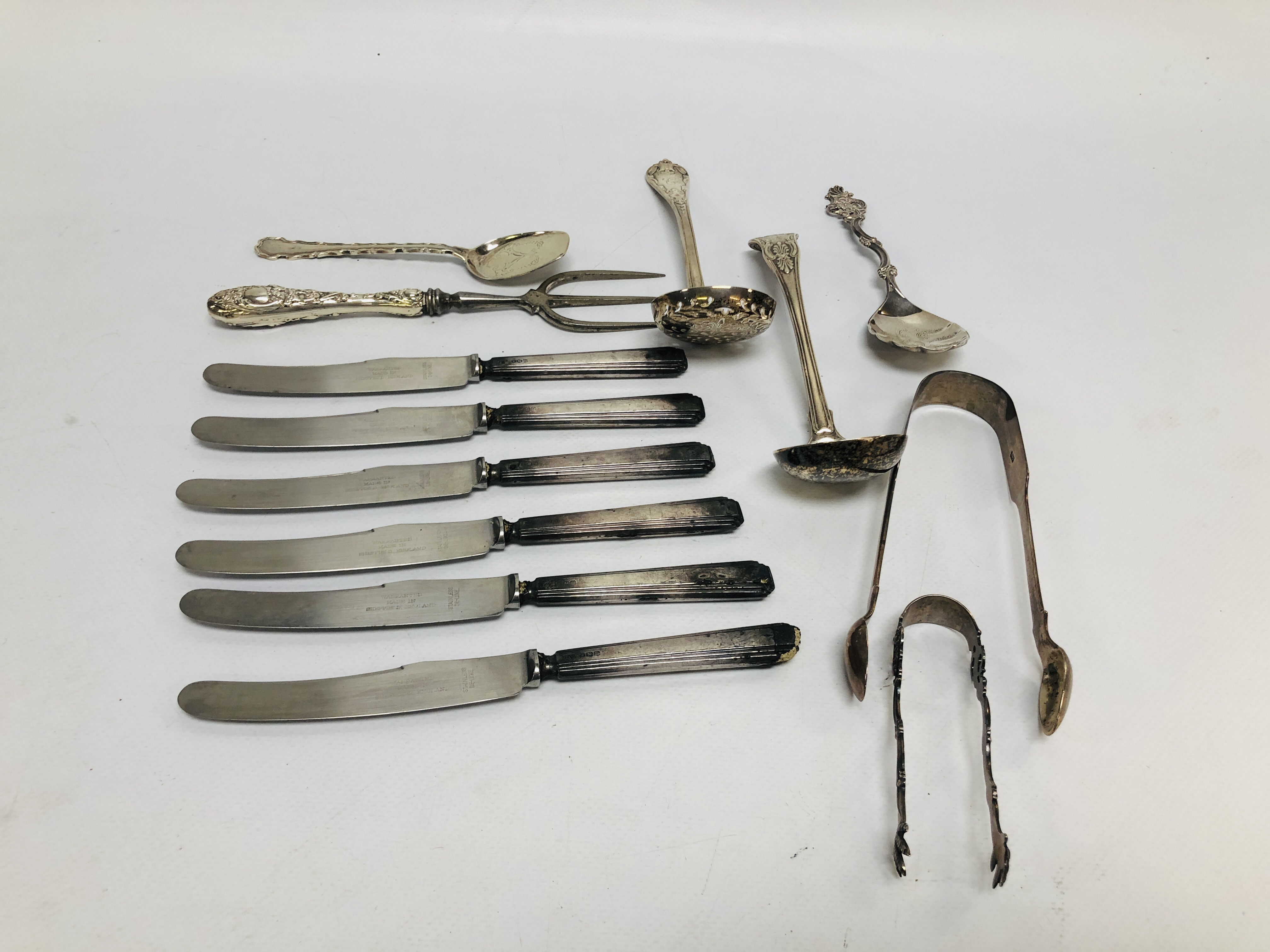 COLLECTION OF ASSORTED SILVER TO INCLUDE A LATE GEORGIAN KINGS PATTERN SAUCE LADLE BY WILLIAM ELEY,