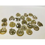 SMALL COLLECTION OF MIXED HORSE BRASSES.