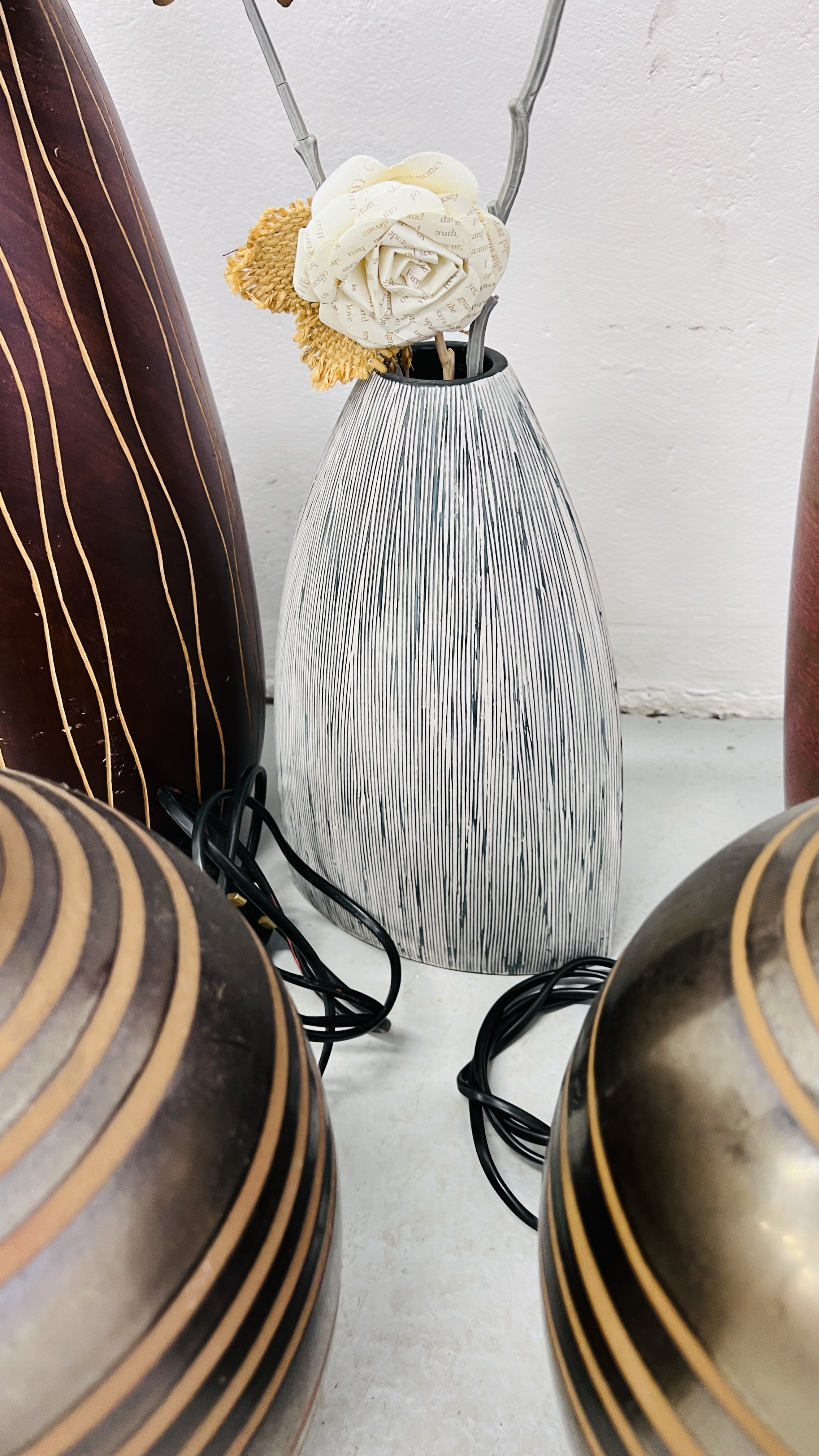 TWO MODERN DESIGNER VASES CONTAINING VARIOUS GRASSES ALONG WITH A PAIR OF DESIGNER POTTERY LAMPS - Image 4 of 6