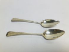 A PAIR OF HANOVERIAN PATTERN SILVER SERVING SPOONS, LONDON ASSAY, MAKER IL.