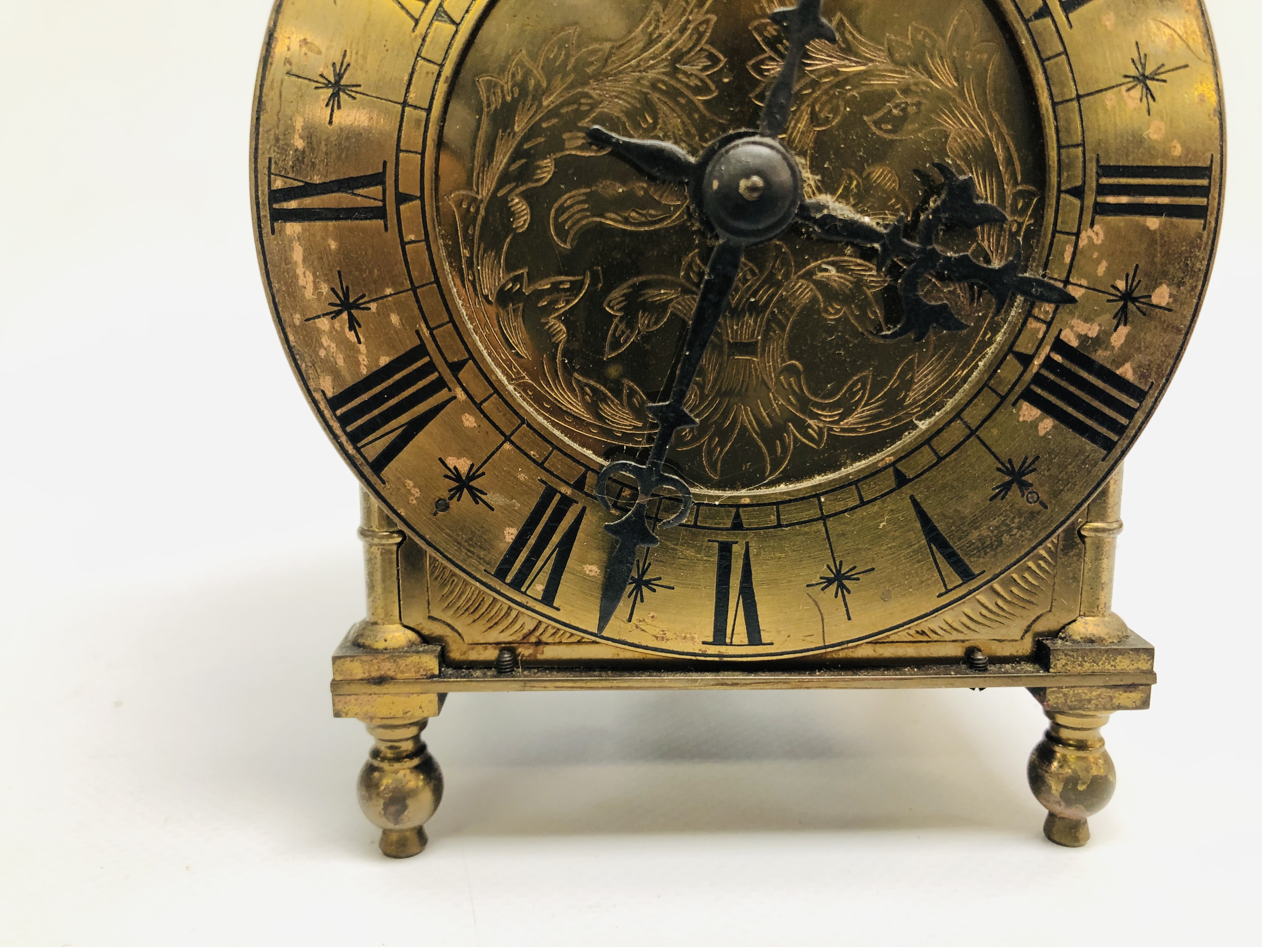 A FRENCH CARRIAGE CLOCK, THE FACE BEING PLASTIC + A MANTEL CLOCK OF LANTERN FORM. - Image 9 of 12