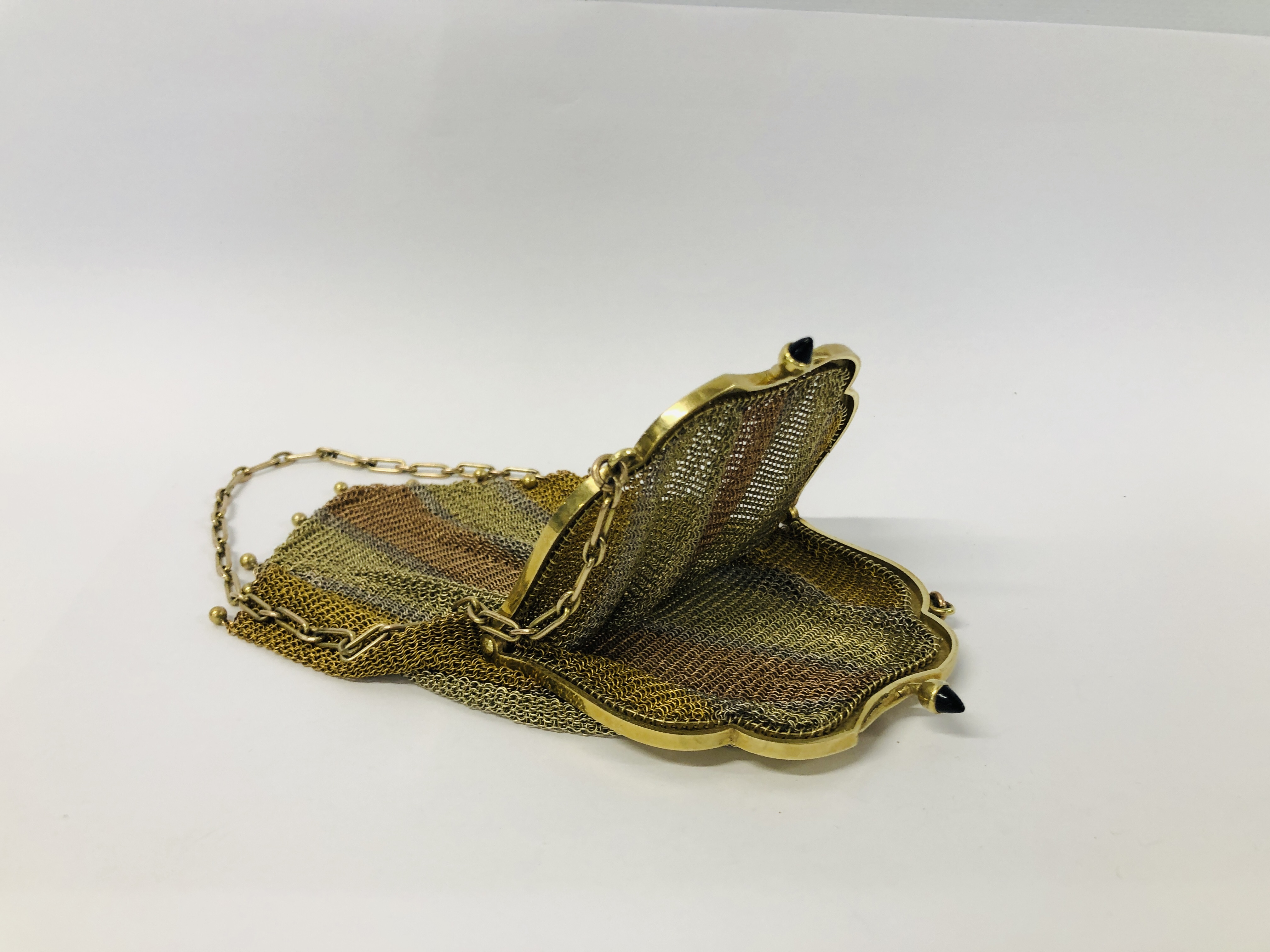 VINTAGE CHAIN MAIL PURSES YELLOW METAL TRI-COLOURED DESIGN (INDISTINCT MARKS). - Image 8 of 9