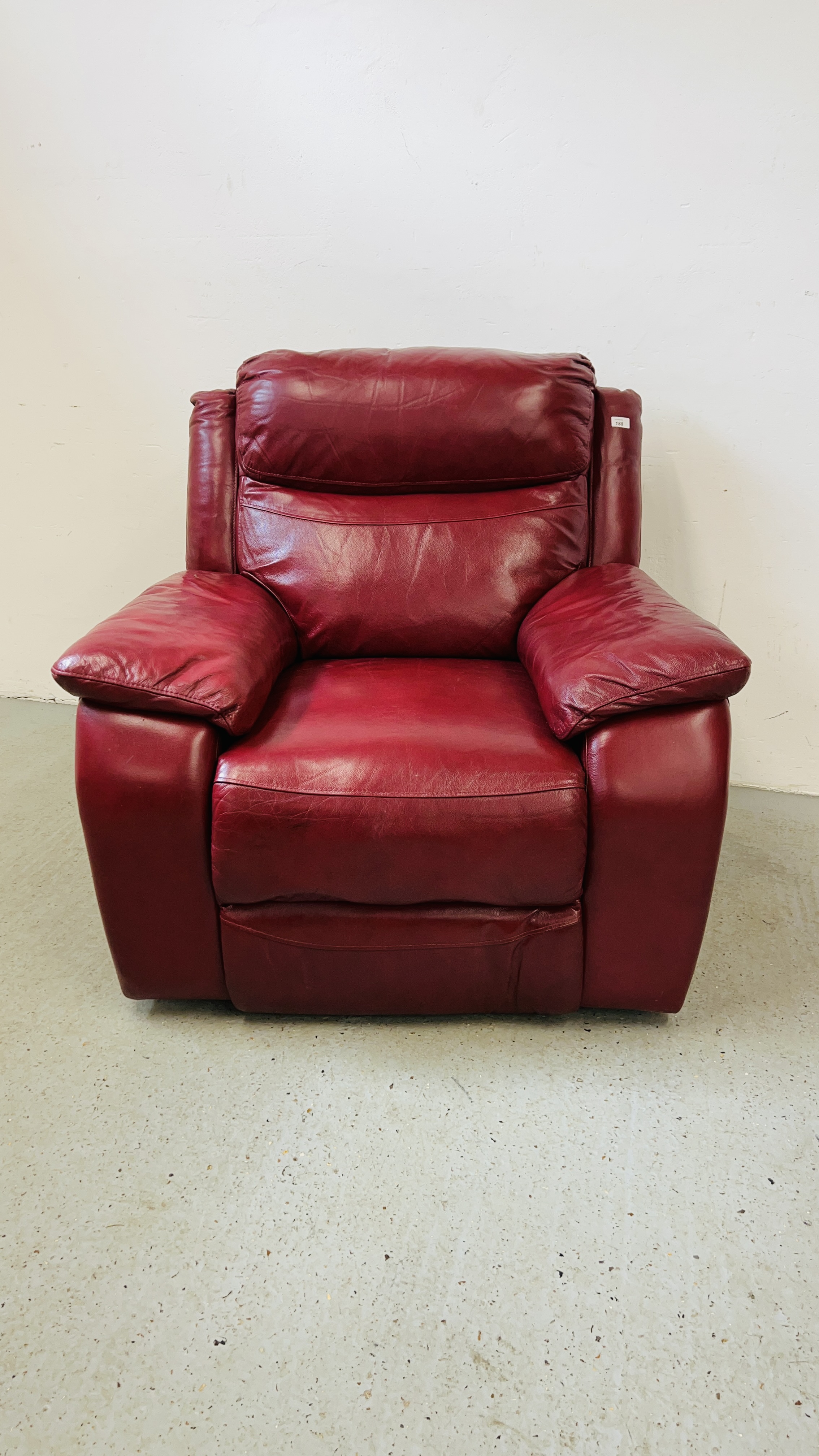 A RED LEATHER ELECTRIC RECLINING EASY CHAIR - SOLD AS SEEN. - Image 2 of 12