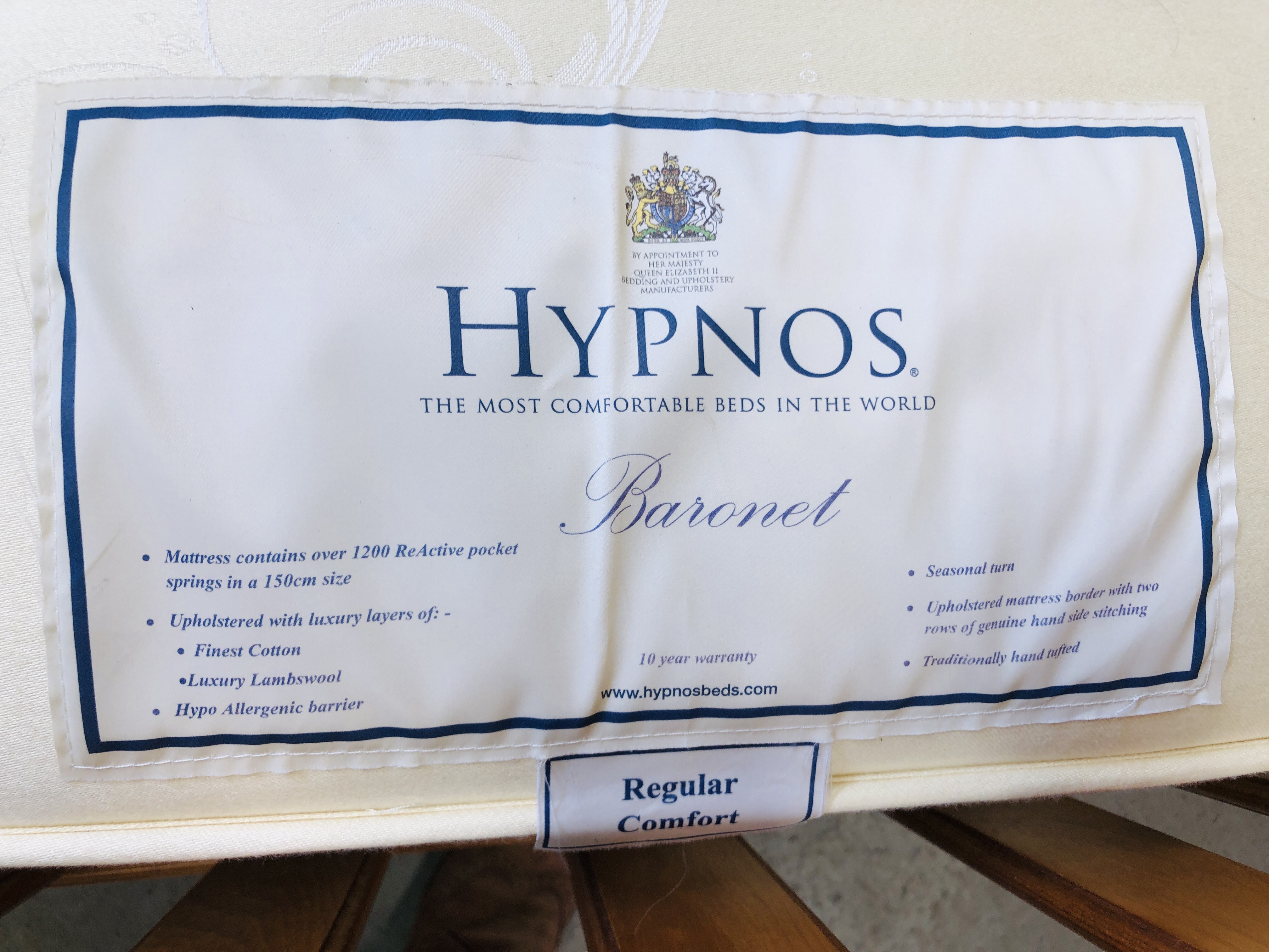 A GOOD QUALITY SOLID HONEY PINE KINGSIZE BED WITH HYPNOS "BARONET" POCKET SPRUNG MATTRESS. - Image 4 of 6