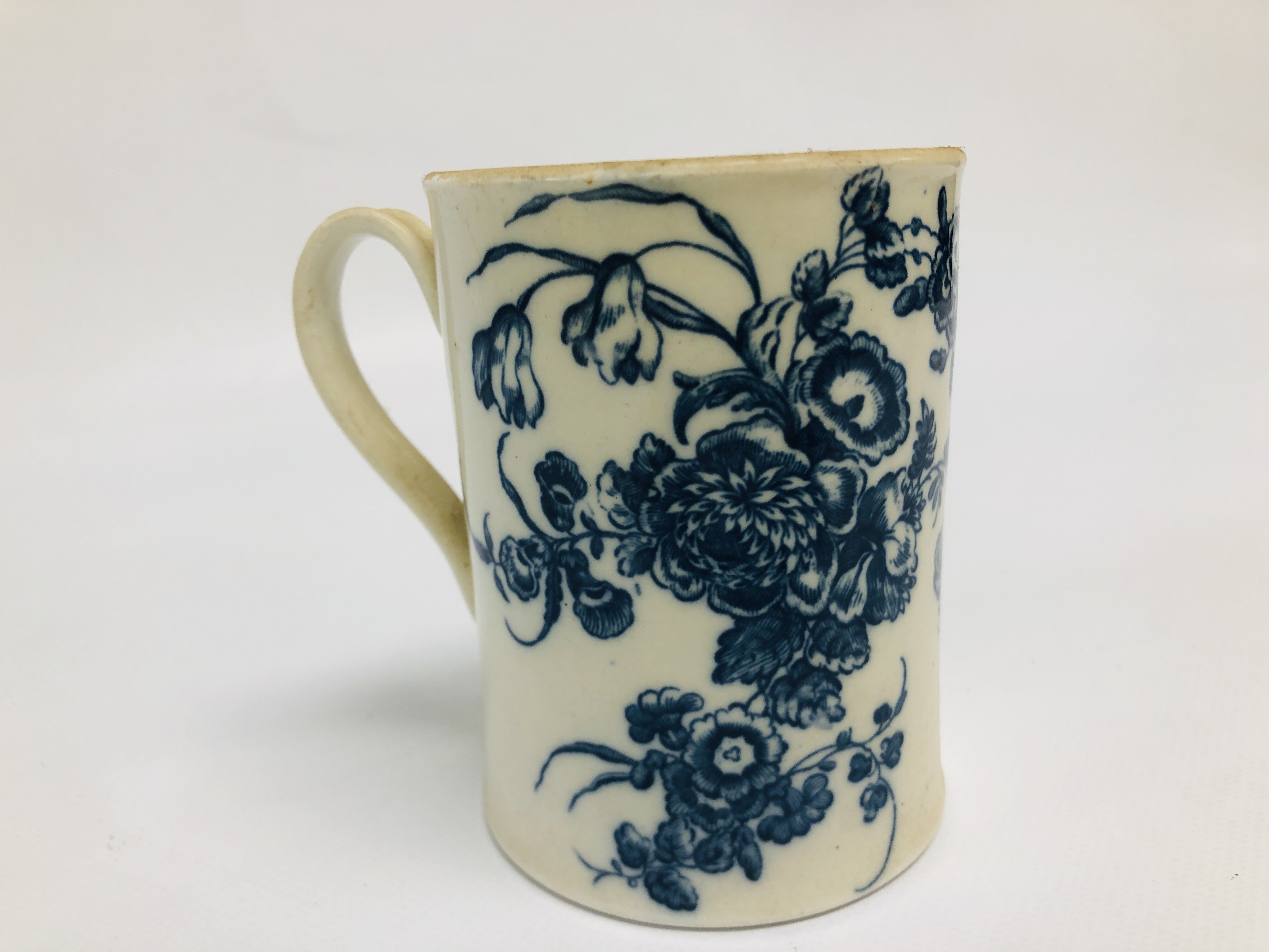 A WORCESTER CYLINDRICAL TANKARD DECORATED WITH PRUNUS BLOSSOM ON BRANCHES, H 11. - Image 16 of 19