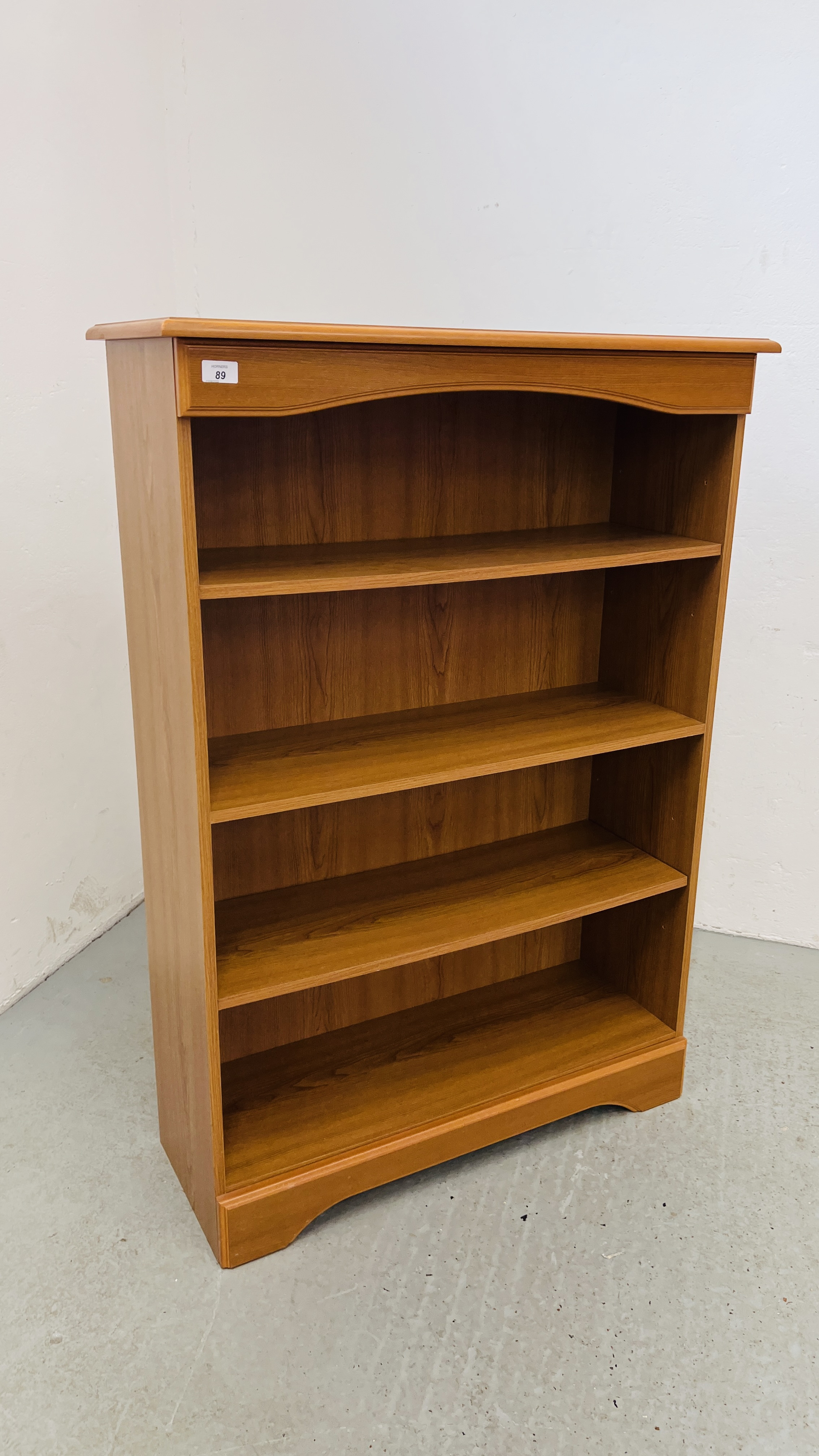 MODERN CHERRY WOOD FINISH OPEN BOOKCASE W 84CM, D 33CM, H 120CM.