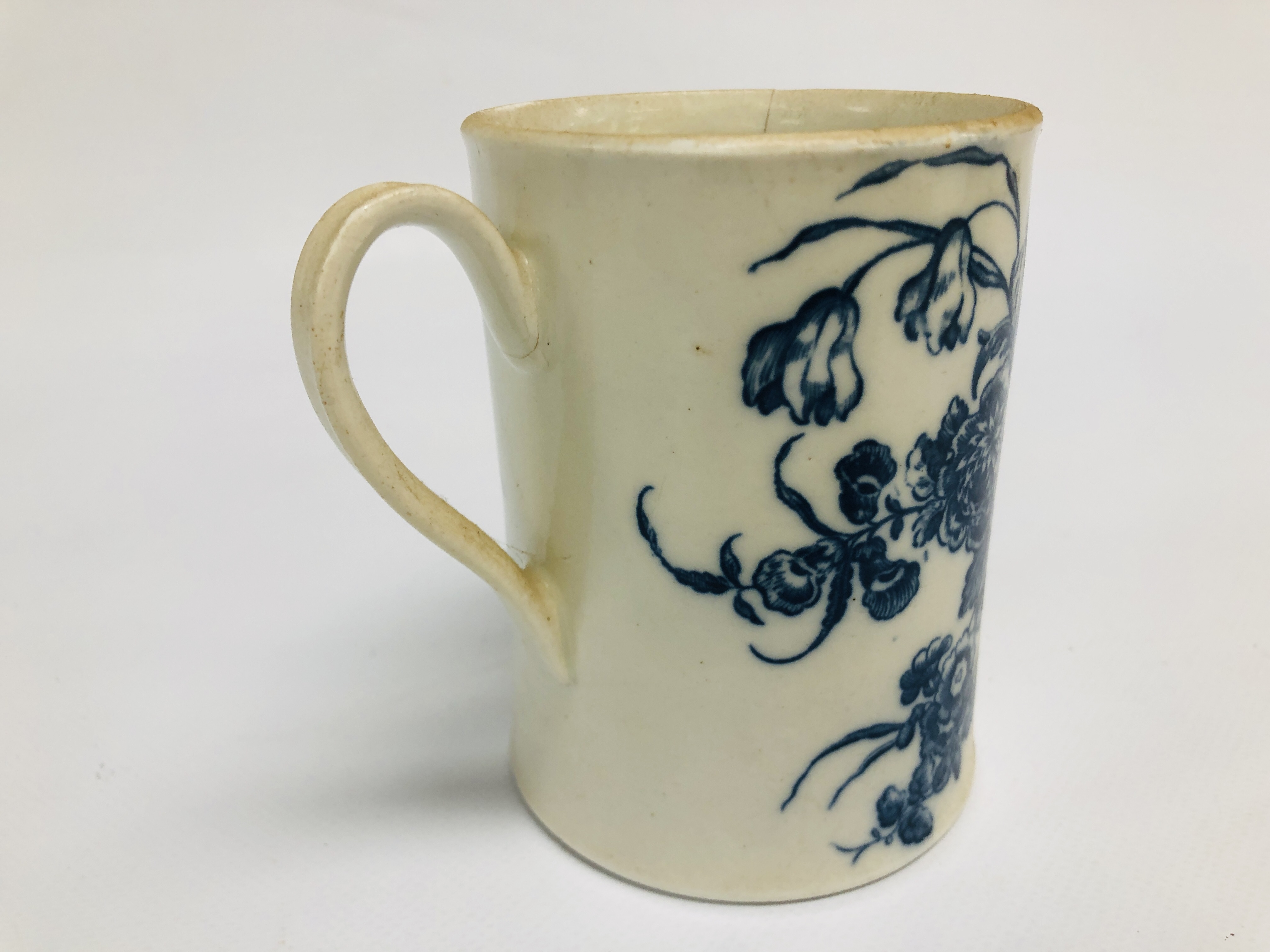 A WORCESTER CYLINDRICAL TANKARD DECORATED WITH PRUNUS BLOSSOM ON BRANCHES, H 11. - Image 17 of 19