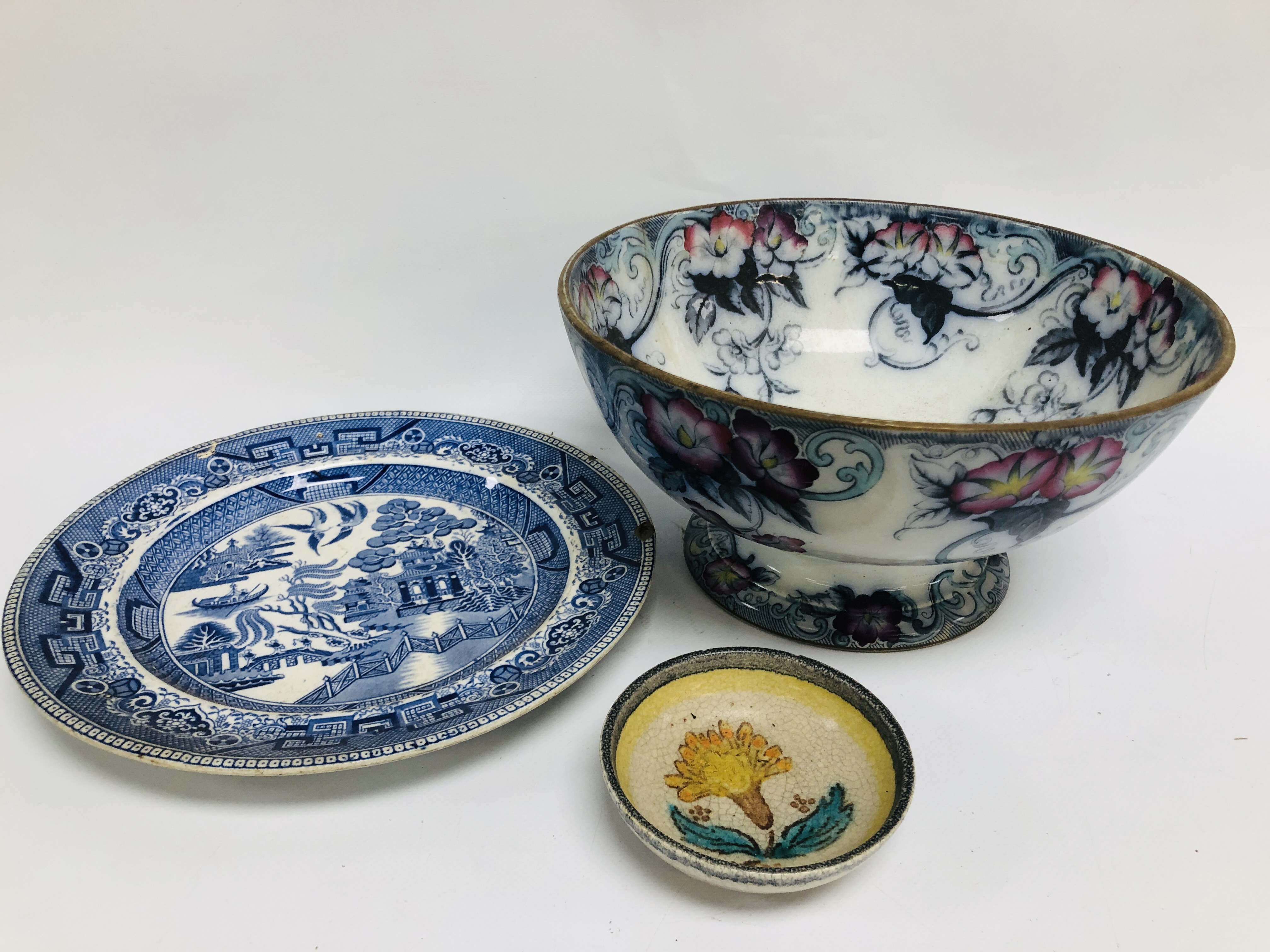 QUANTITY OF VINTAGE CHINA TO INCLUDE A STAFFORDSHIRE STYLE PUNCH BOWL ON RAISED FOOT, - Bild 13 aus 13