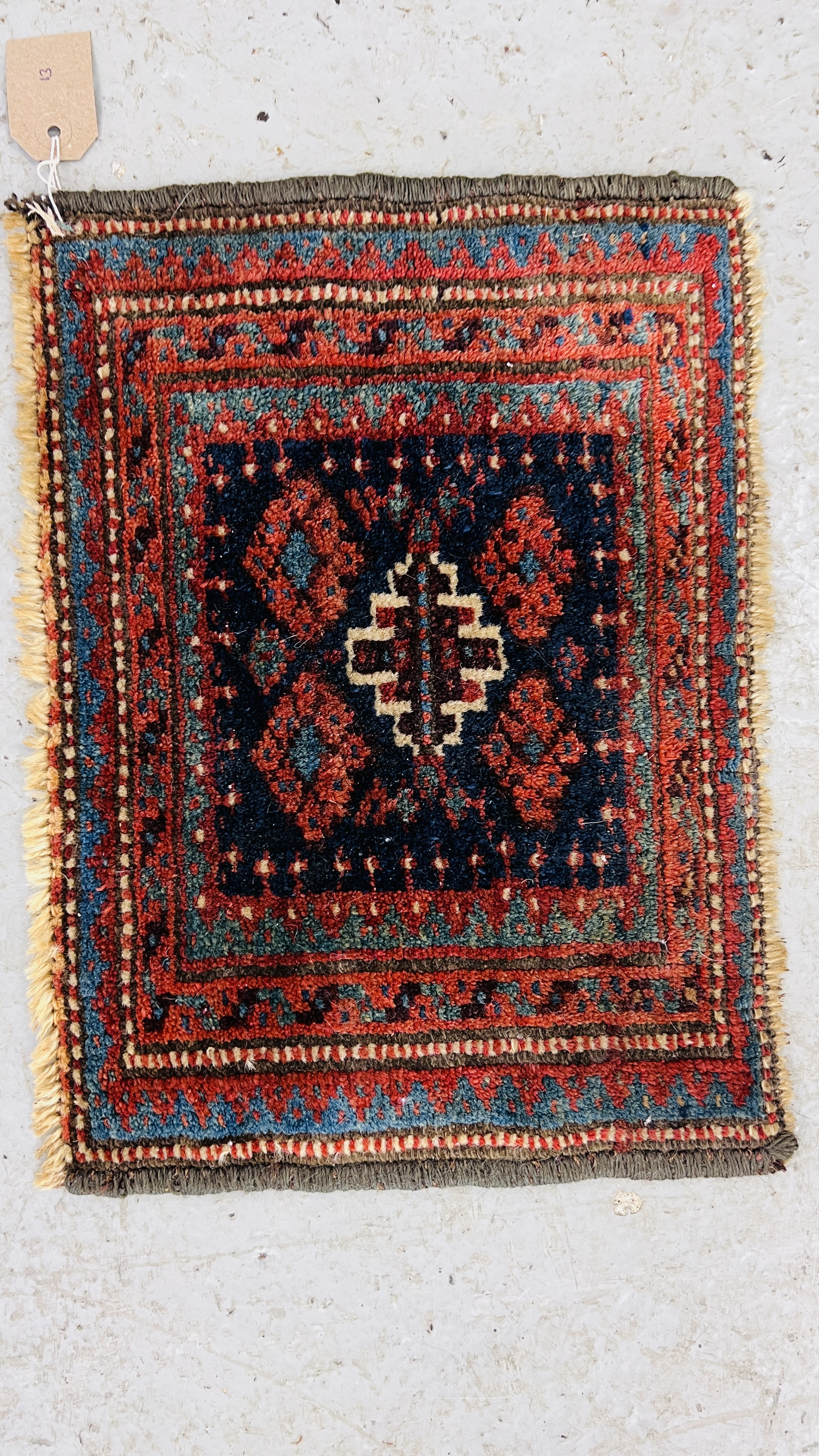 A PERSIAN RUG WOVEN WITH PAIR OF EXOTIC BIRDS BY A TWO HANDLED VASE AND FLOWERS 69CM X 53CM AND A - Image 3 of 5
