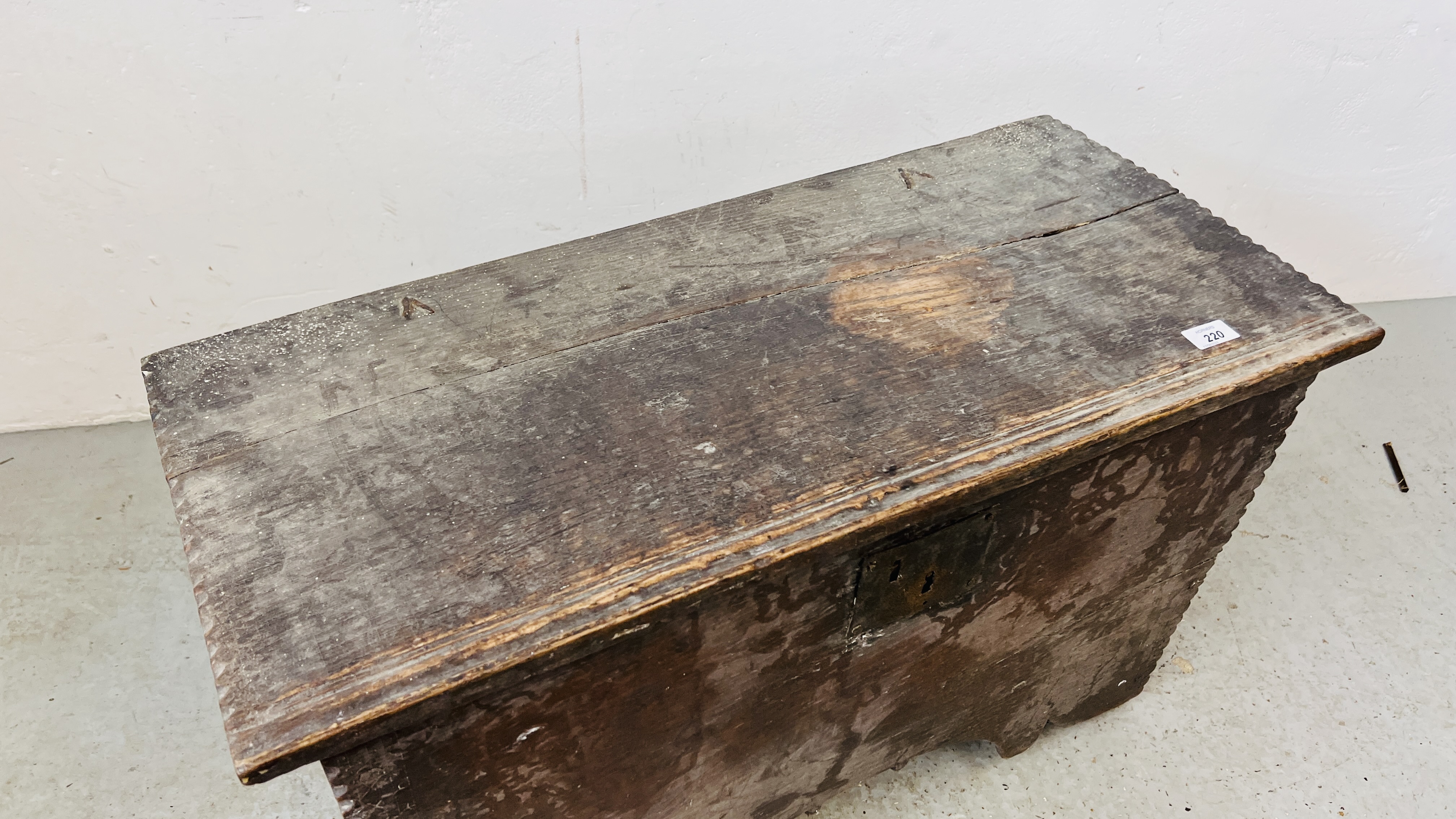 AN ANTIQUE OAK BLANKET BOX W 81CM, D 37CM, H 52CM. - Image 2 of 11