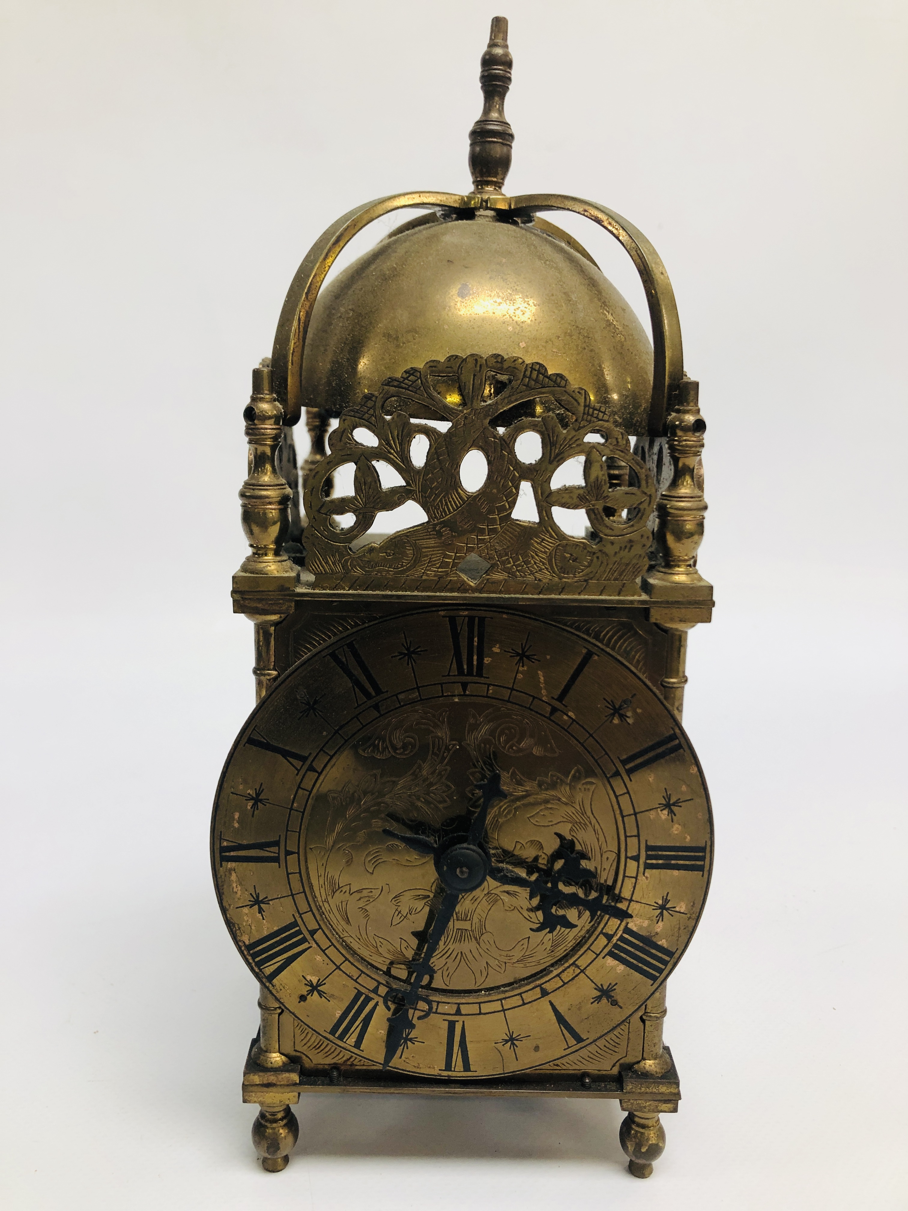 A FRENCH CARRIAGE CLOCK, THE FACE BEING PLASTIC + A MANTEL CLOCK OF LANTERN FORM. - Image 6 of 12