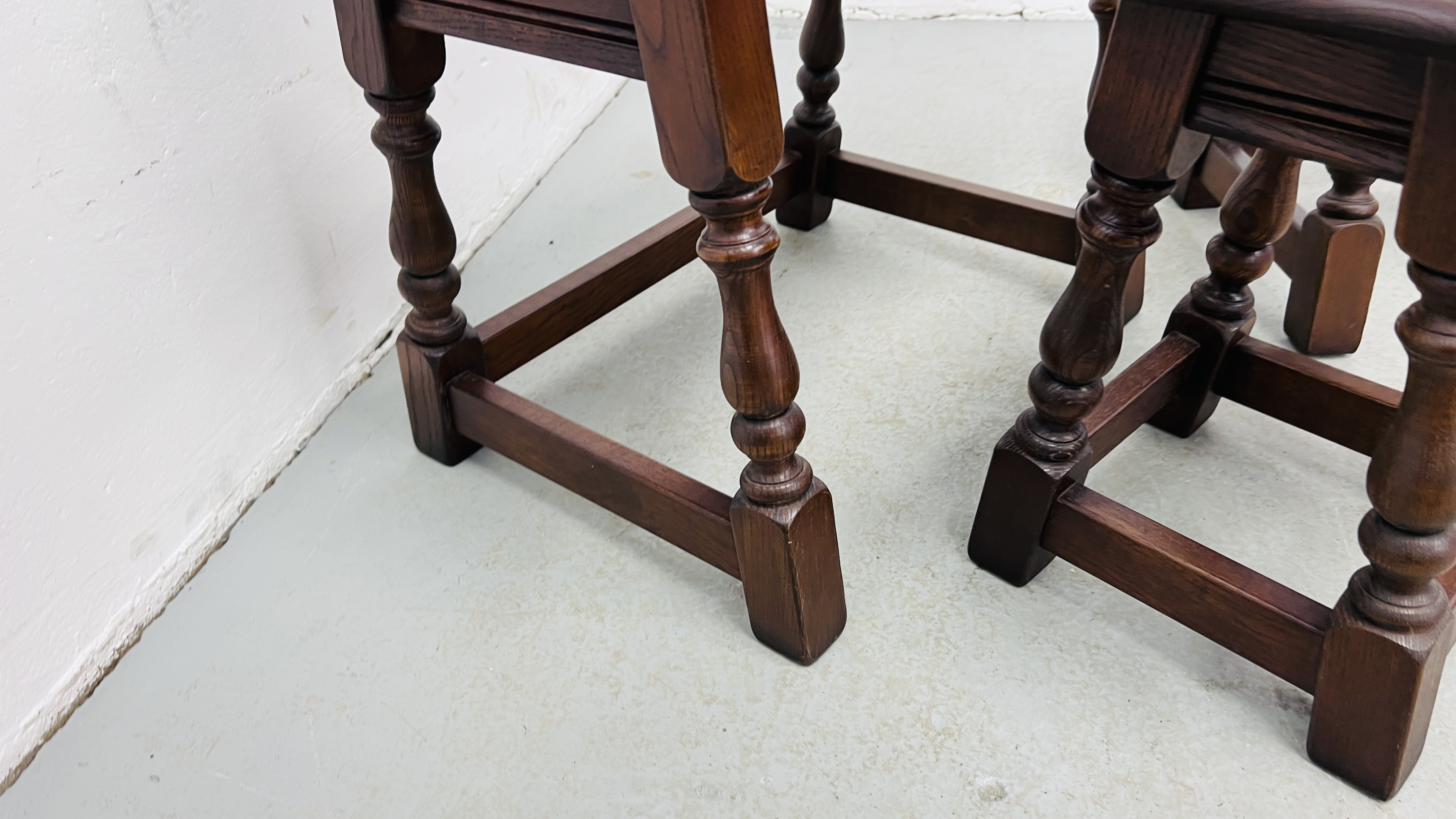 A NEST OF THREE REPRODUCTION GOOD QUALITY OAK TABLES (THE LARGEST 60CM. X 32CM. - Image 6 of 8