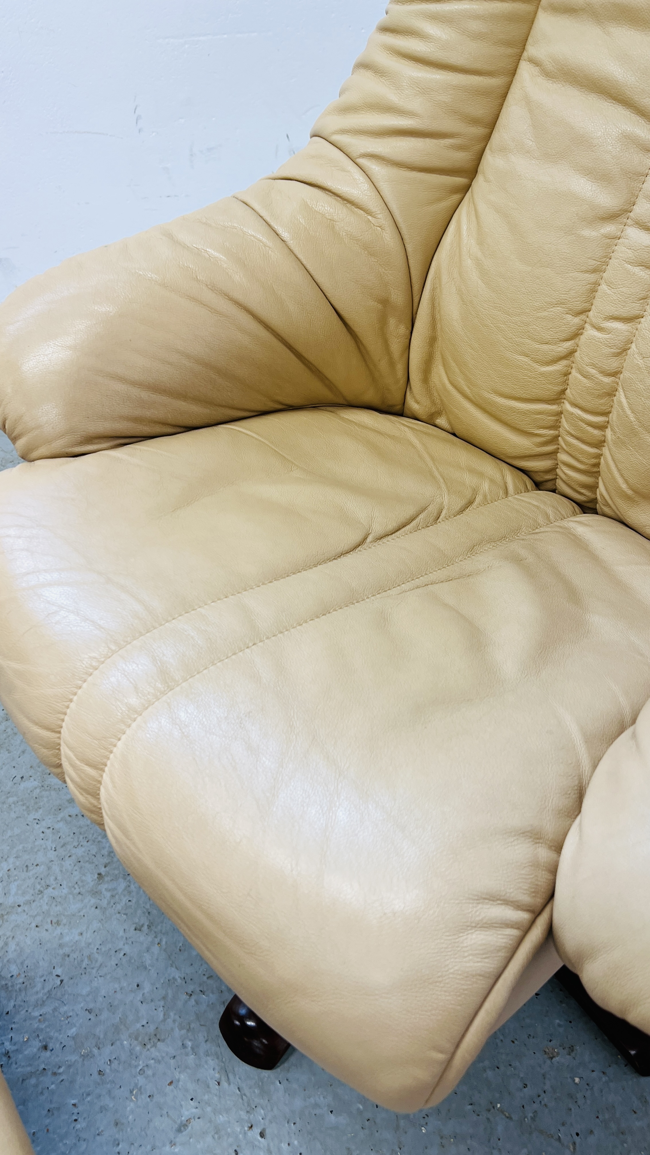 A CREAM LEATHER SWIVEL RELAXER CHAIR WITH MATCHING FOOTSTOOL - Image 8 of 11