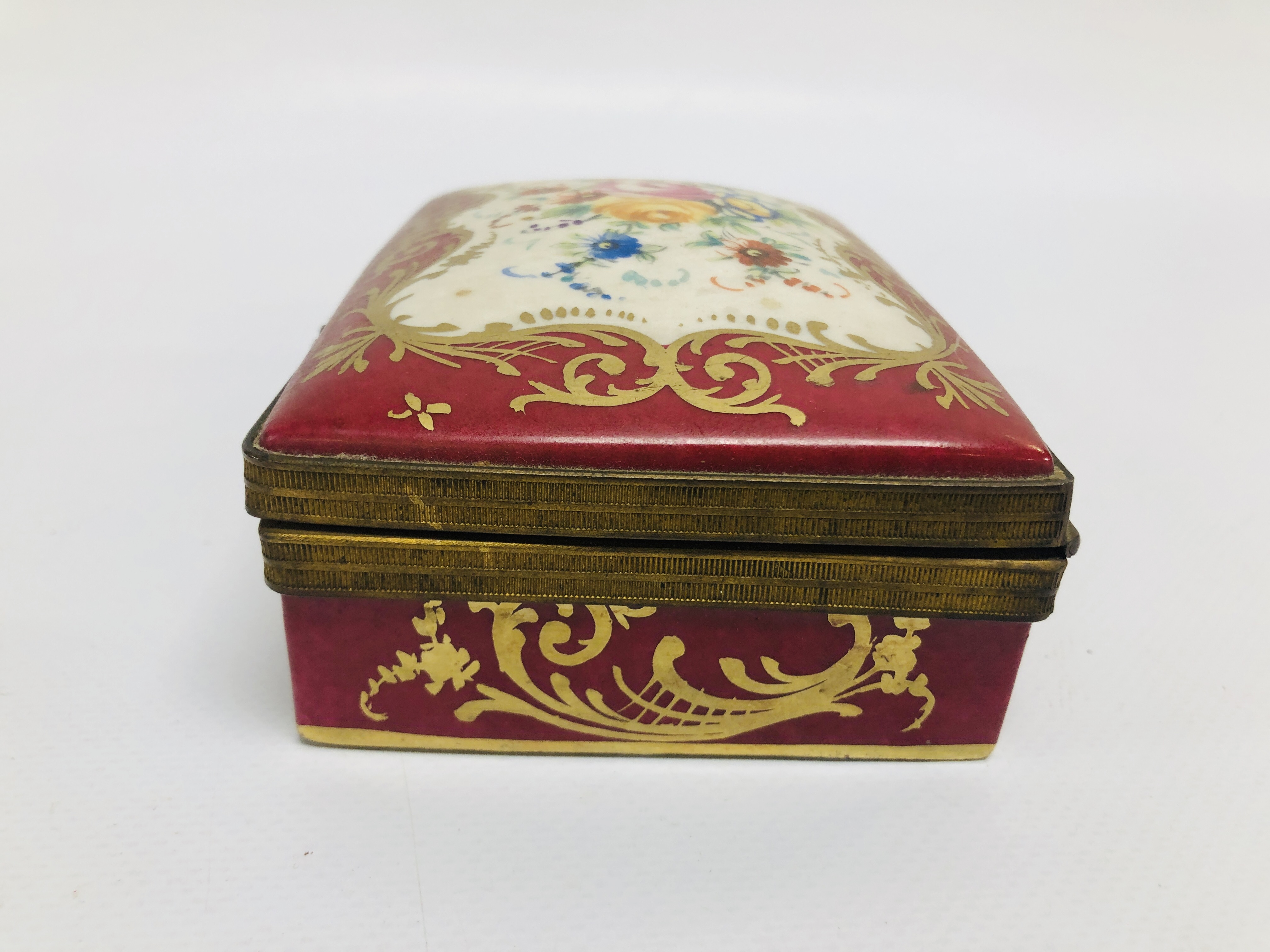 A C19th FRENCH HARDPASTE BOX WITH FLORAL DECORATION (HINGE BROKEN) W 14CM. - Image 4 of 10