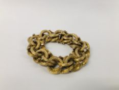 AN IMPRESSIVE 9CT. GOLD HEAVY BRACELET OF INTERWOVEN DESIGN, WITH SAFETY CHAIN.