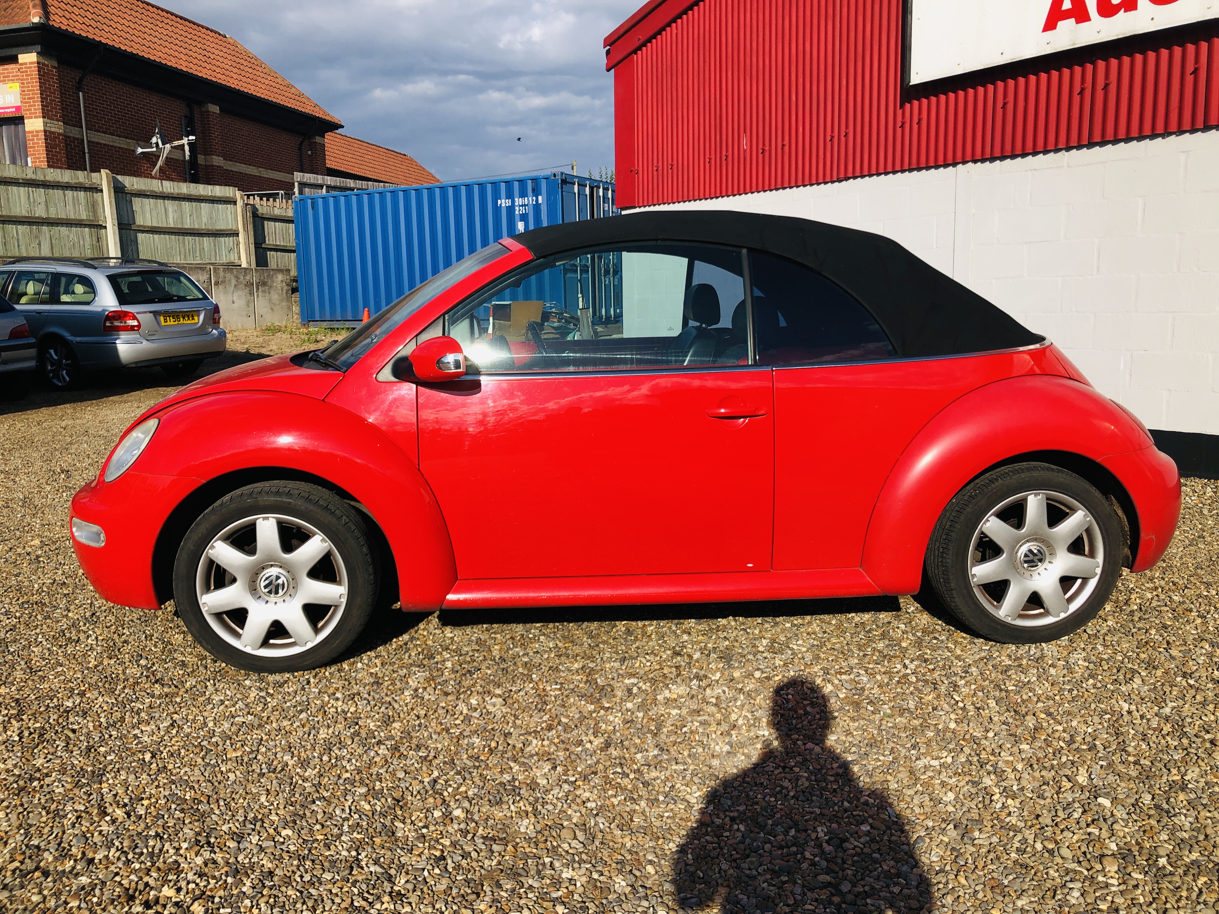 VOLKSWAGEN BEETLE CABRIOLET CONVERTIBLE - GP03 BVY. FIRST REG: 23.05.2003. RED. 1984cc. PETROL. - Image 2 of 15