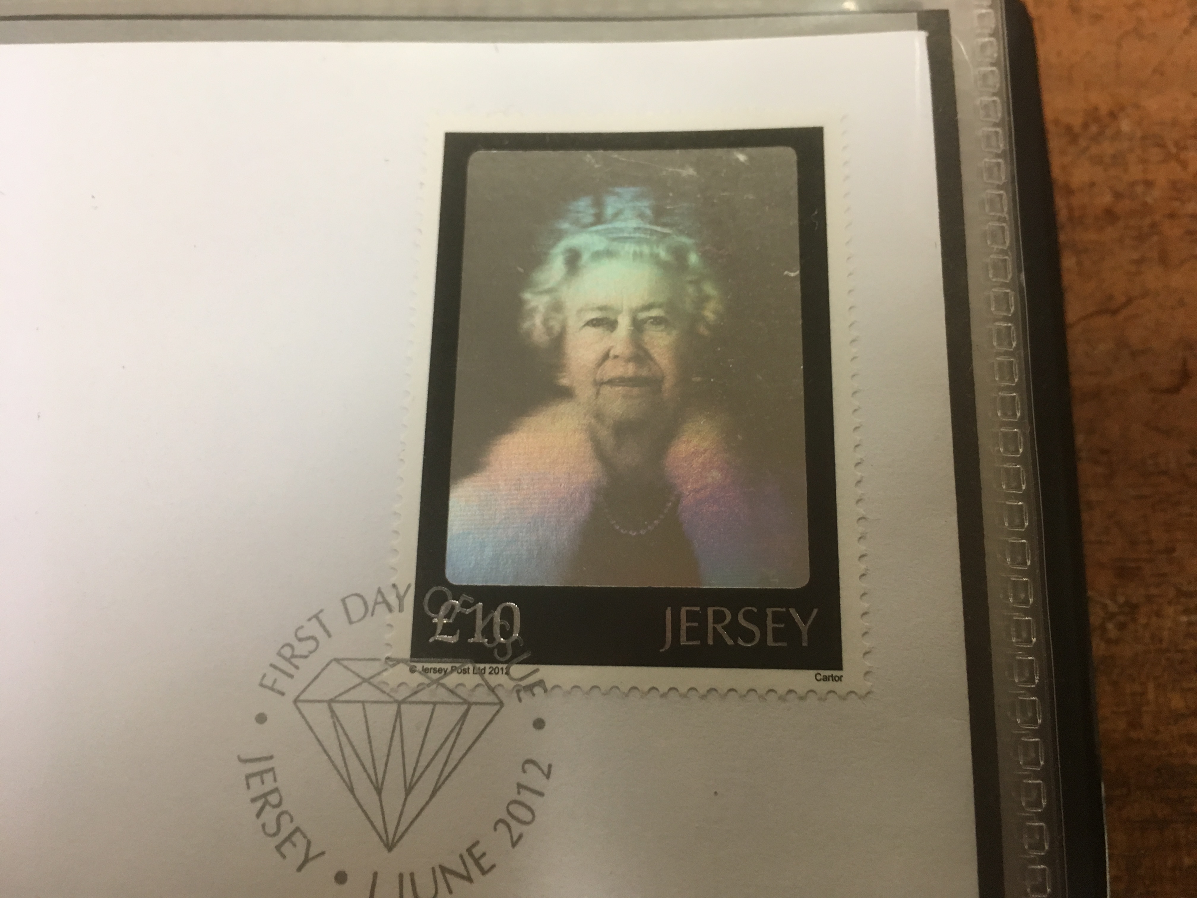 BOX WITH AN EXTENSIVE COLLECTION OF GUERNSEY TO 2016 AND JERSEY TO 2014 FIRST DAY COVERS IN TEN - Bild 7 aus 9