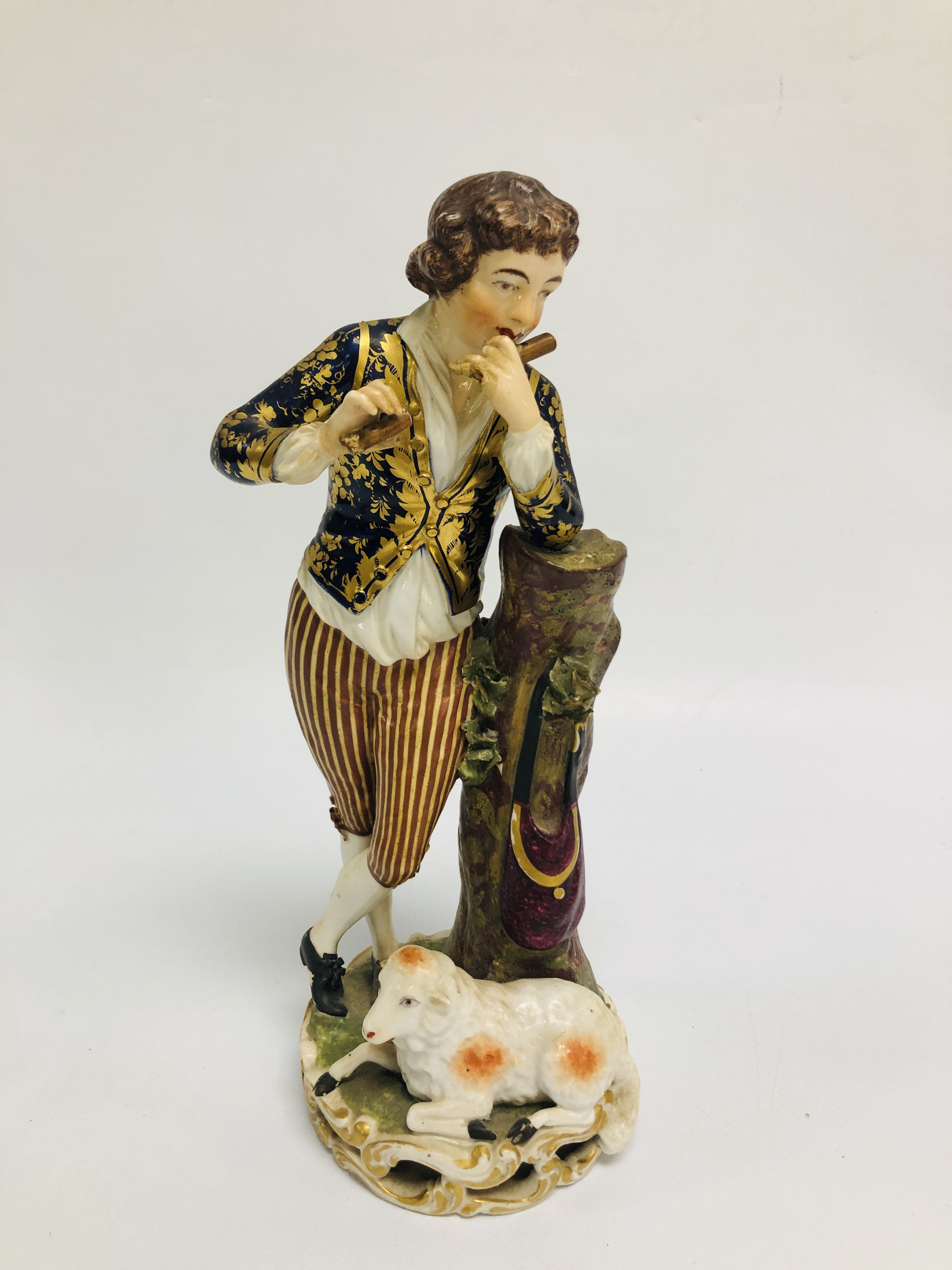 3 X DERBY FIGURES TO INCLUDE A FLAUTIST STANDING BY A RECUMBENT SHEEP (A/F) H 25. - Image 2 of 14