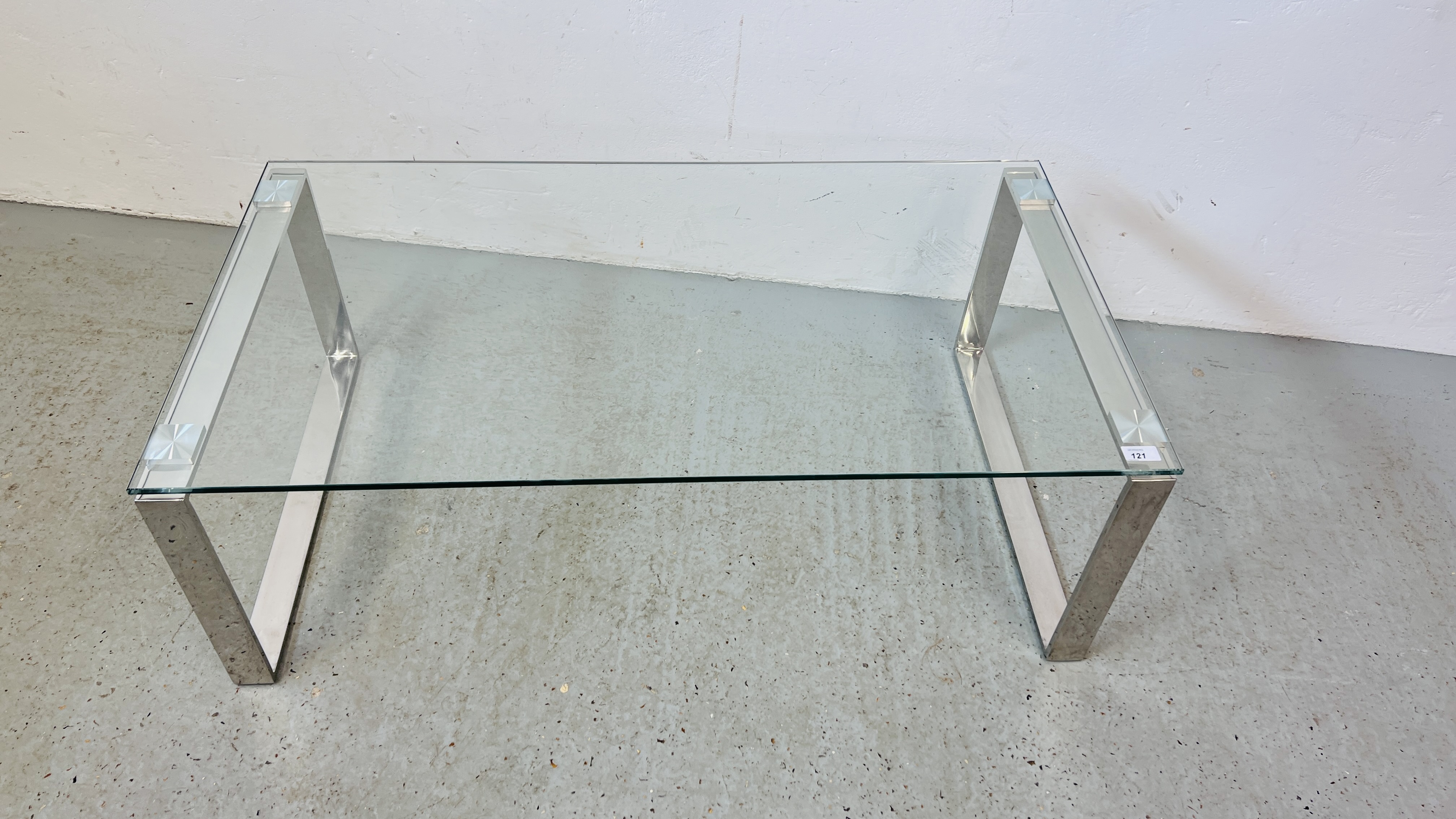 DESIGNER GLASS TOPPED COFFEE TABLE ON CHROME LEGS WIDTH 110CM. DEPTH 60CM. HEIGHT 38CM. - Image 2 of 6