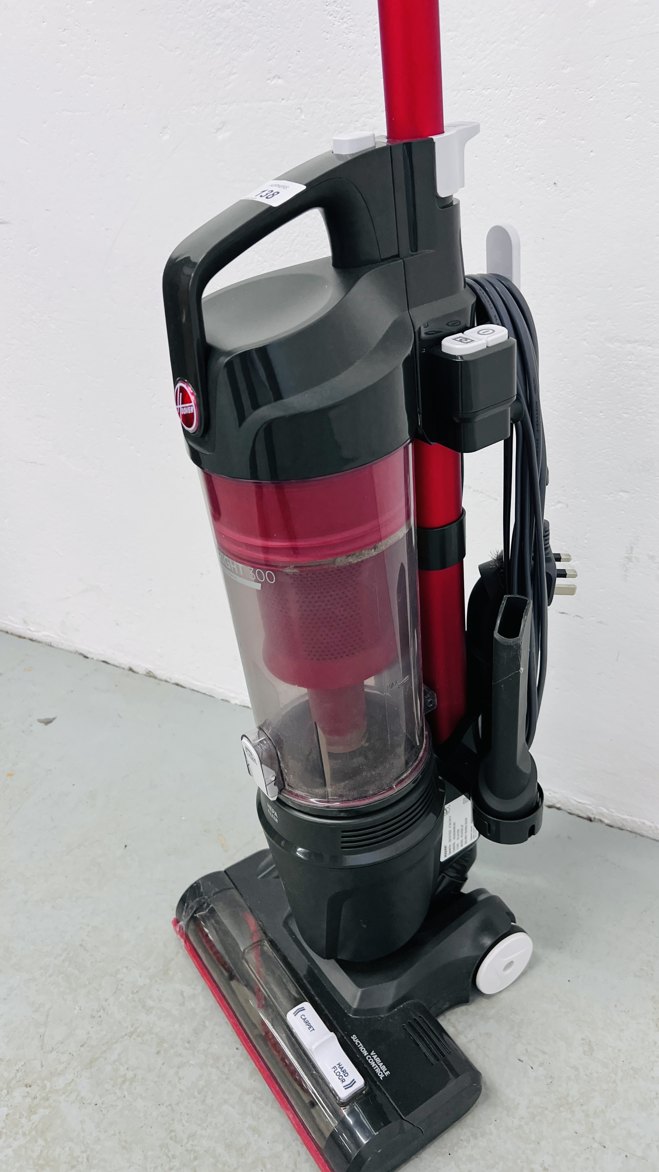 A HOOVER UPRIGHT 300 VACUUM CLEANER - SOLD AS SEEN. - Image 6 of 6