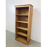 A MEXICAN PINE FULL HEIGHT BOOKSHELF W 81CM, D 40CM, H 184CM.