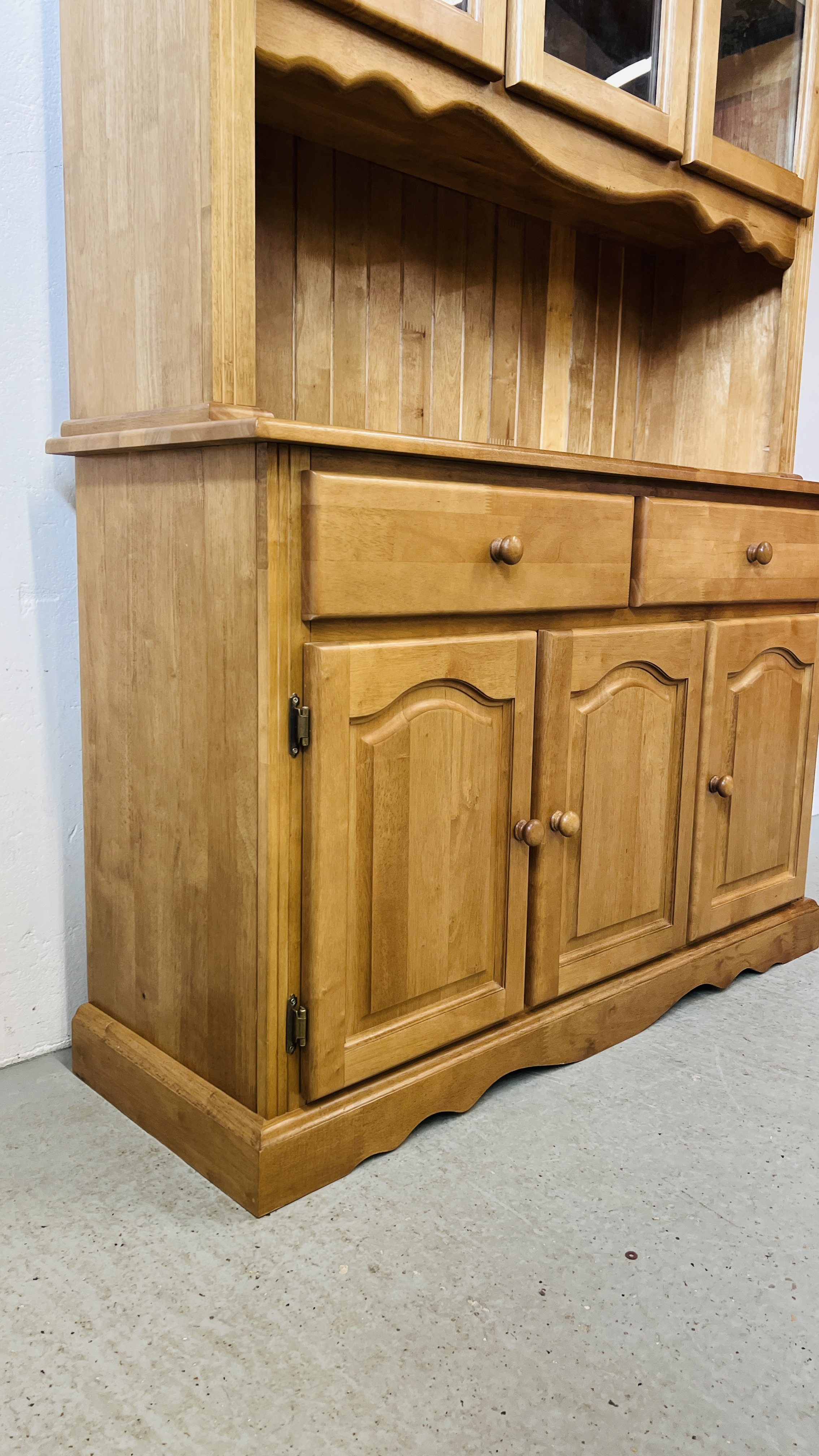A GOOD QUALITY THREE DOOR GLAZED DRESSER WITH TWO DRAWER THREE DOOR CABINET BASE 128CM X 45CM X - Image 10 of 12