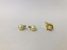 DESIGNER YELLOW METAL RING (INDISTINCT MARKS) SET WITH SINGLE CENTRAL PEARL ALONG WITH A PAIR OF