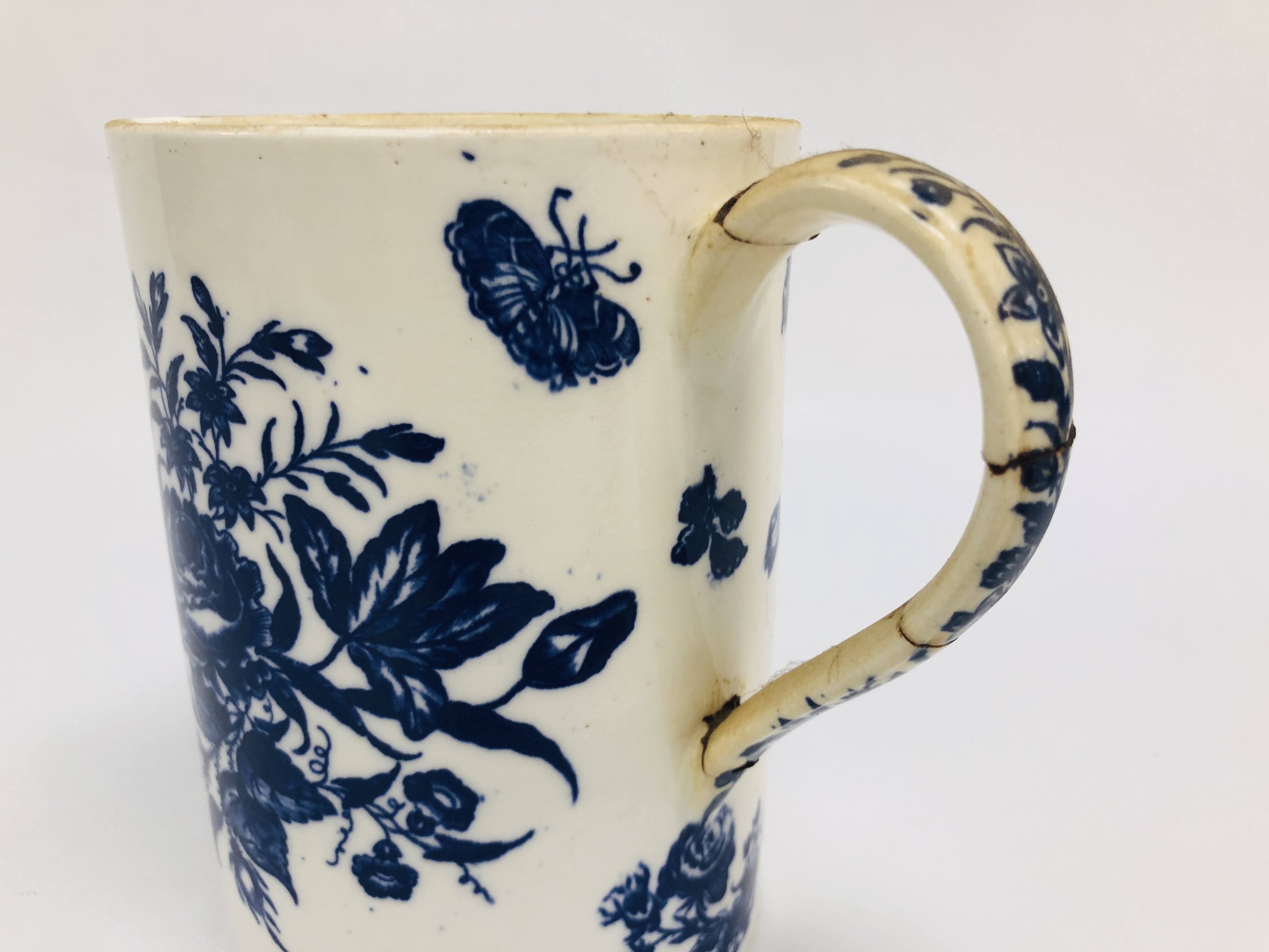 A WORCESTER BLUE AND WHITE TANKARD, - Image 8 of 20