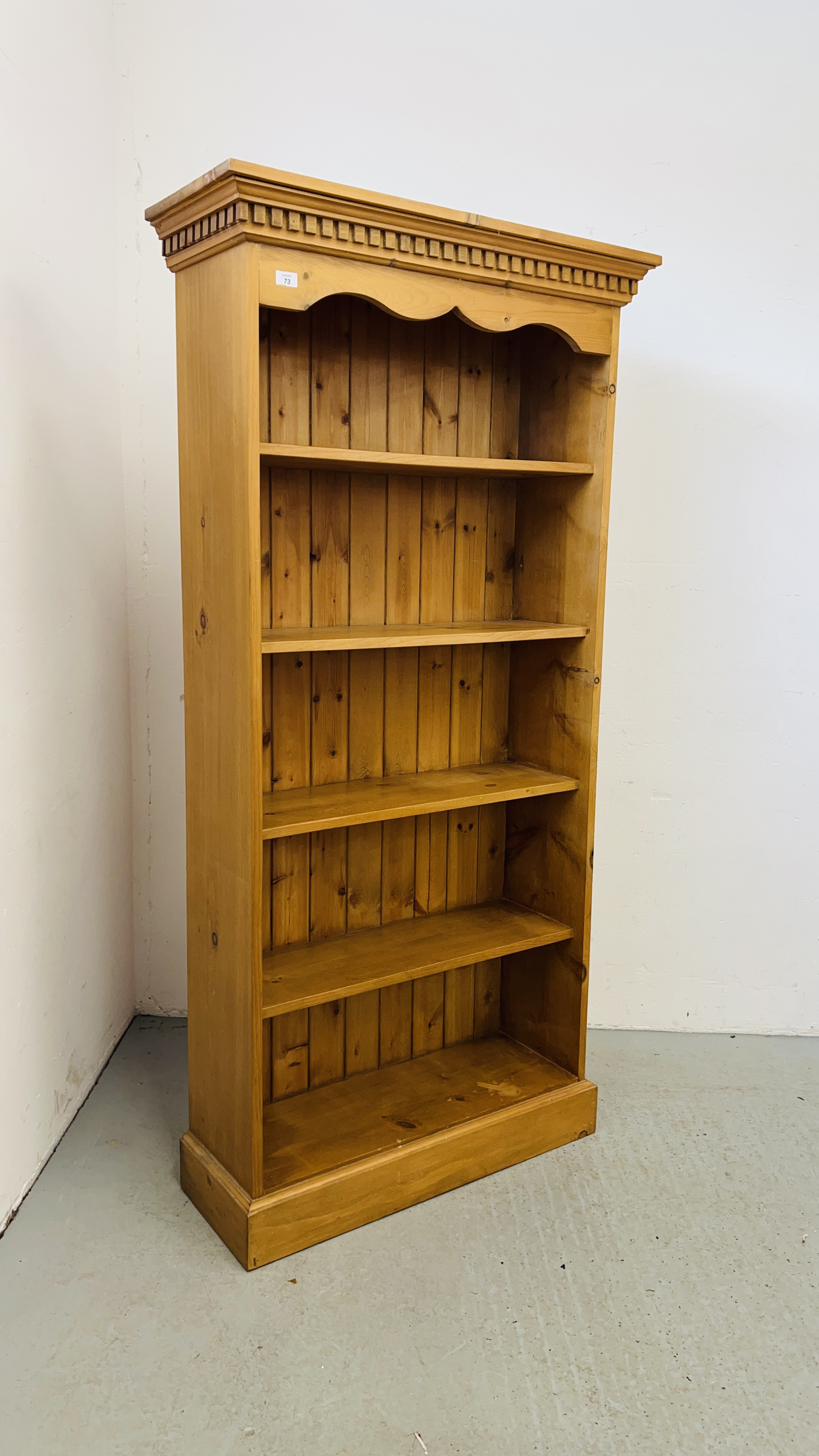 A MODERN SOLID WAXED PINE FULL HEIGHT BOOKSHELF W 91CM, D 34CM, H 184CM. - Image 2 of 8