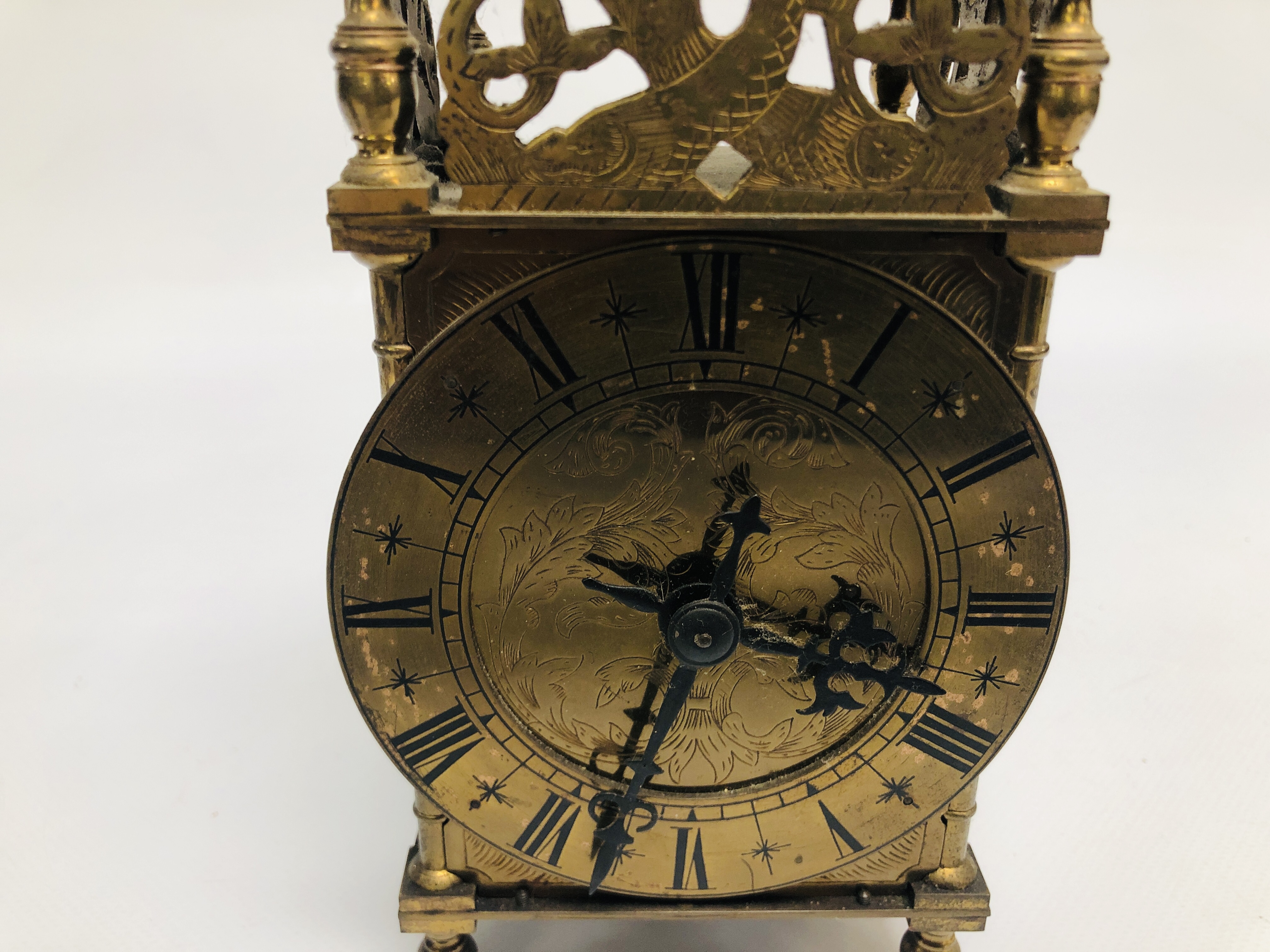 A FRENCH CARRIAGE CLOCK, THE FACE BEING PLASTIC + A MANTEL CLOCK OF LANTERN FORM. - Image 8 of 12