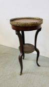 AN EARLY C19th FRENCH WALNUT AND MARQUETRY CIRCULAR TABLE WITH UNDERTIER, H 76CM.