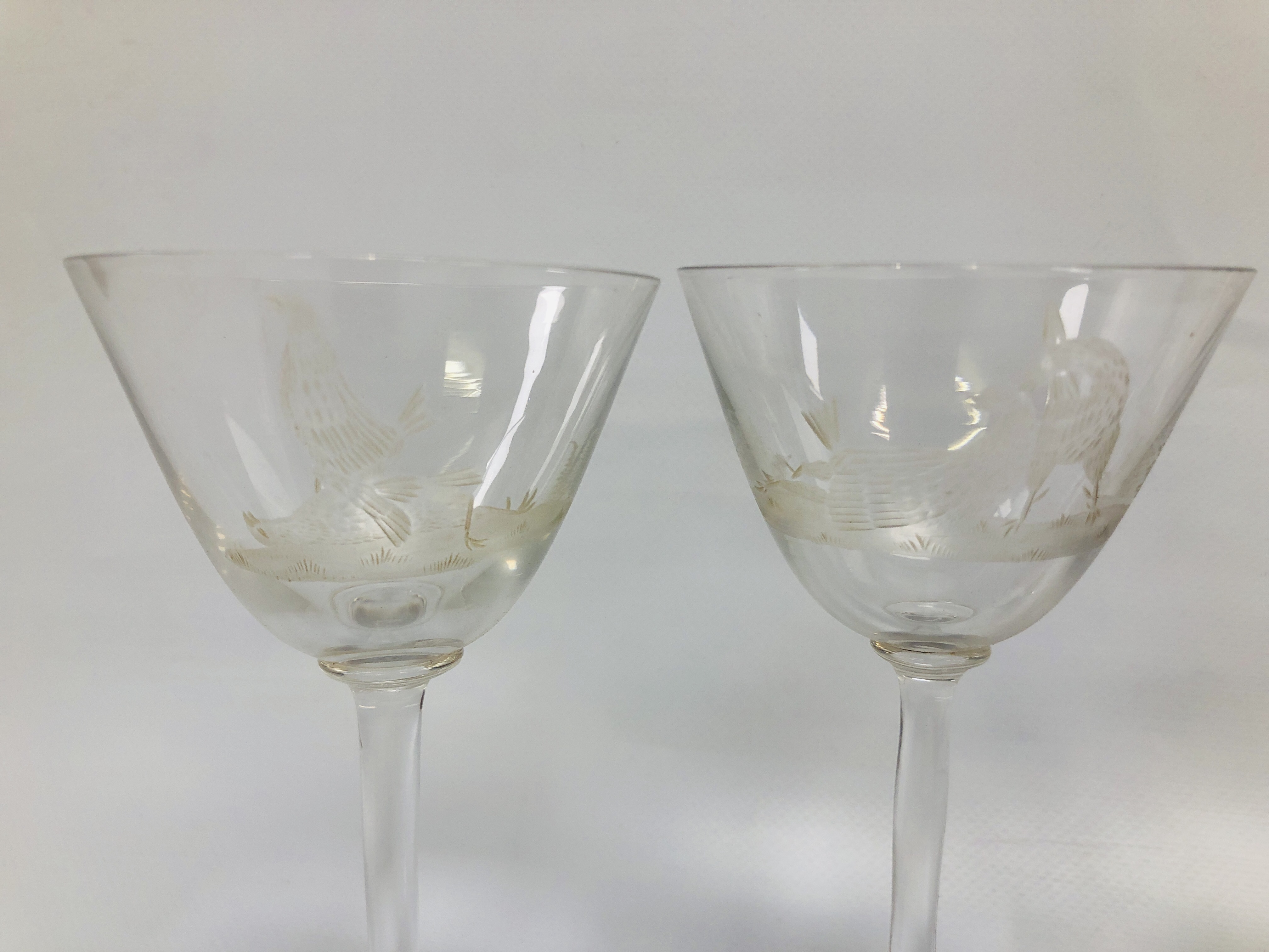 A GROUP OF VICTORIAN AND LATER DRINKING GLASSES ALONG WITH THREE LATE GEORGIAN GLASSES (SOME A/F). - Image 6 of 8