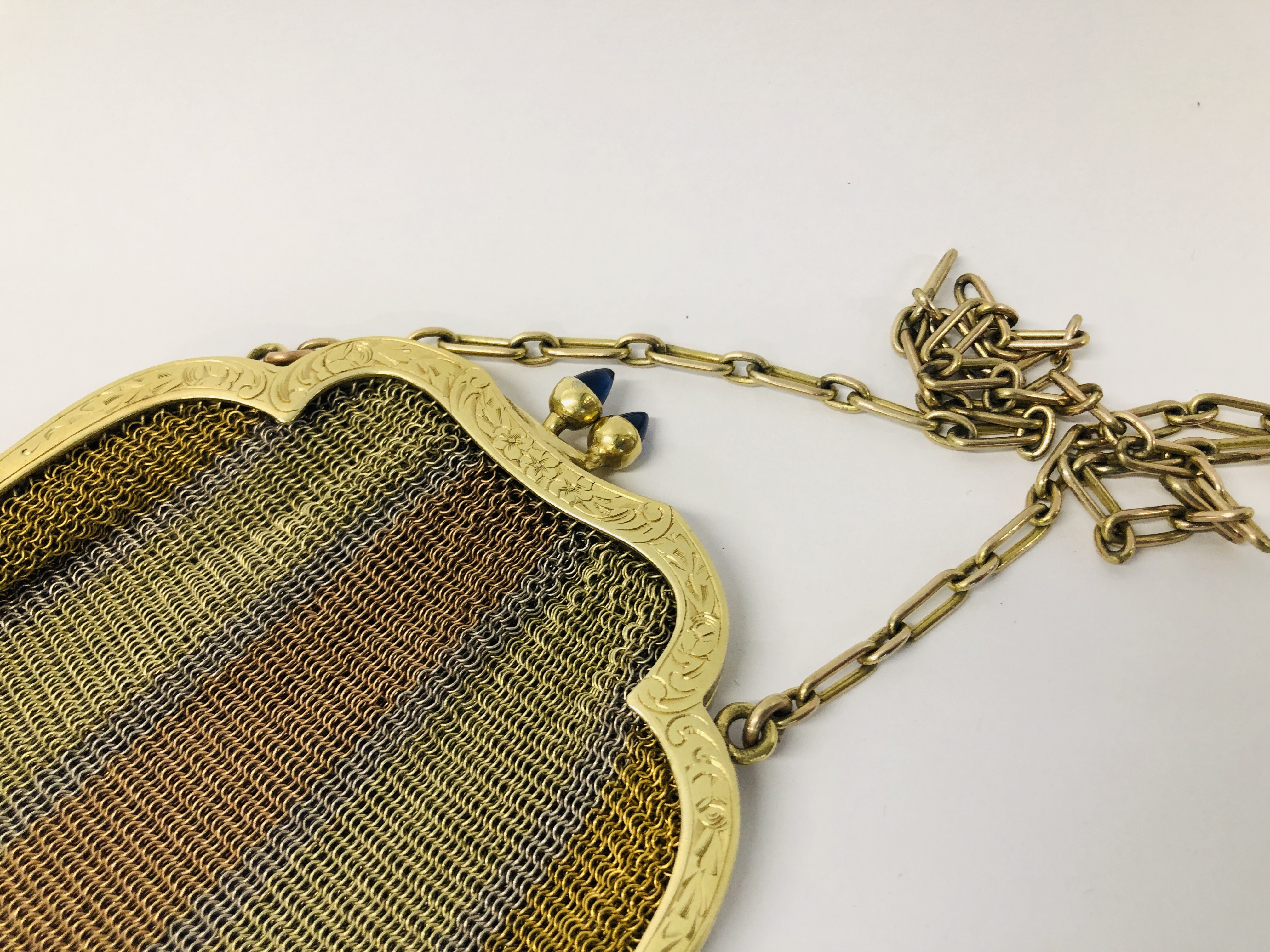 VINTAGE CHAIN MAIL PURSES YELLOW METAL TRI-COLOURED DESIGN (INDISTINCT MARKS). - Image 5 of 9