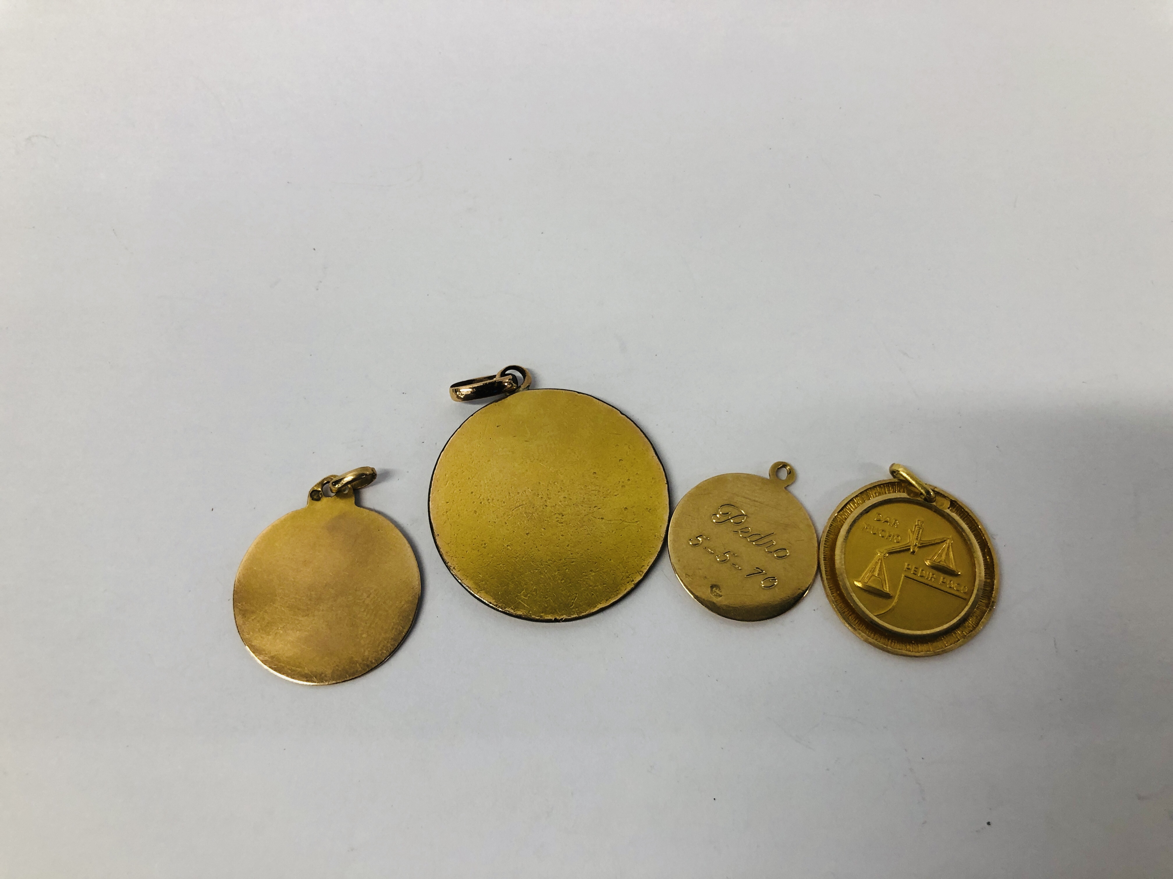 FOUR RELIGIOUS YELLOW METAL PENDANTS (THREE WITH INDISTINCT MARKS). - Image 6 of 8