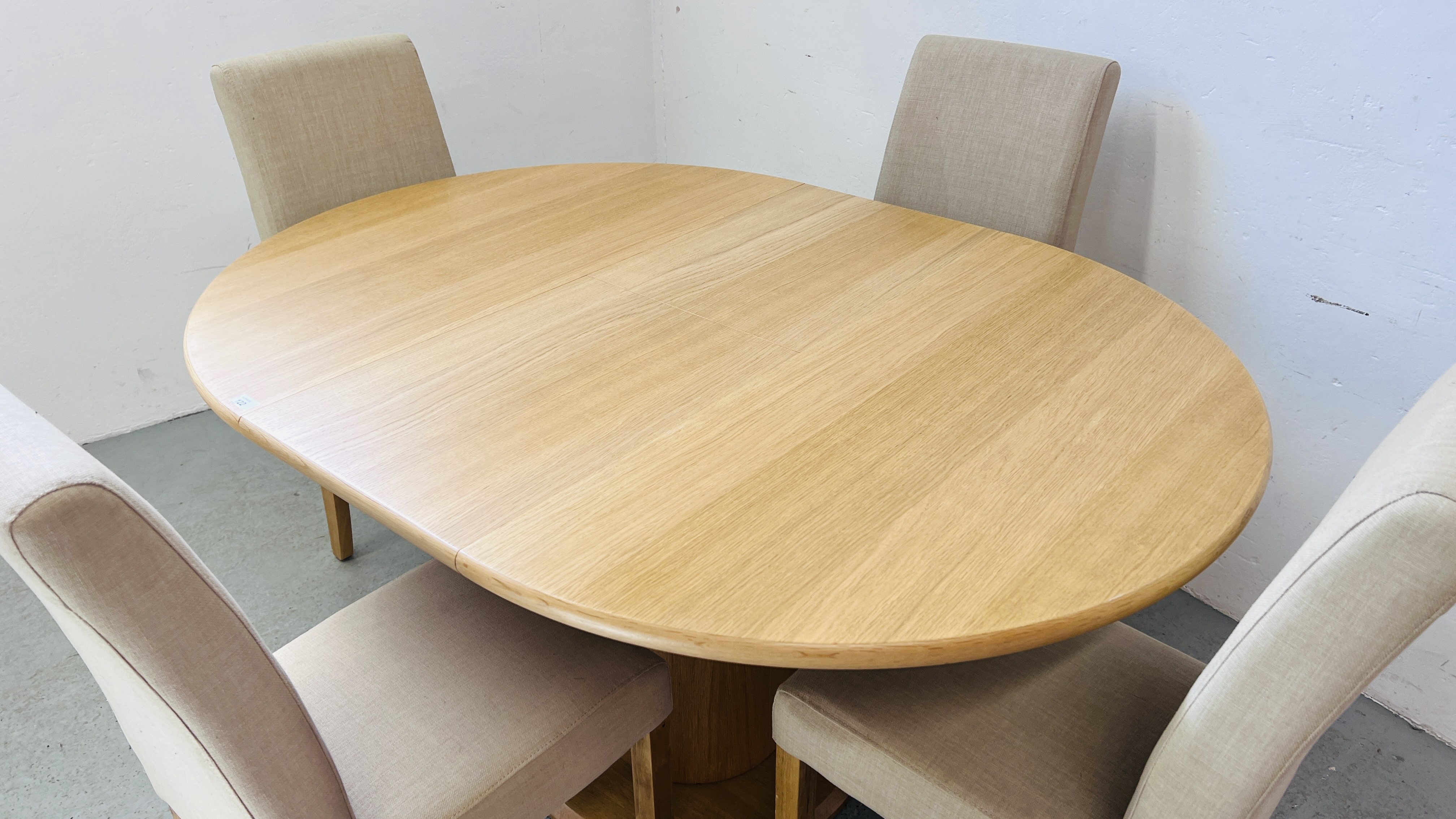 GOOD QUALITY MODERN BEECHWOOD FINISH CIRCULAR EXTENDING DINING TABLE ON SINGLE PEDESTAL BASE DIA. - Image 2 of 11