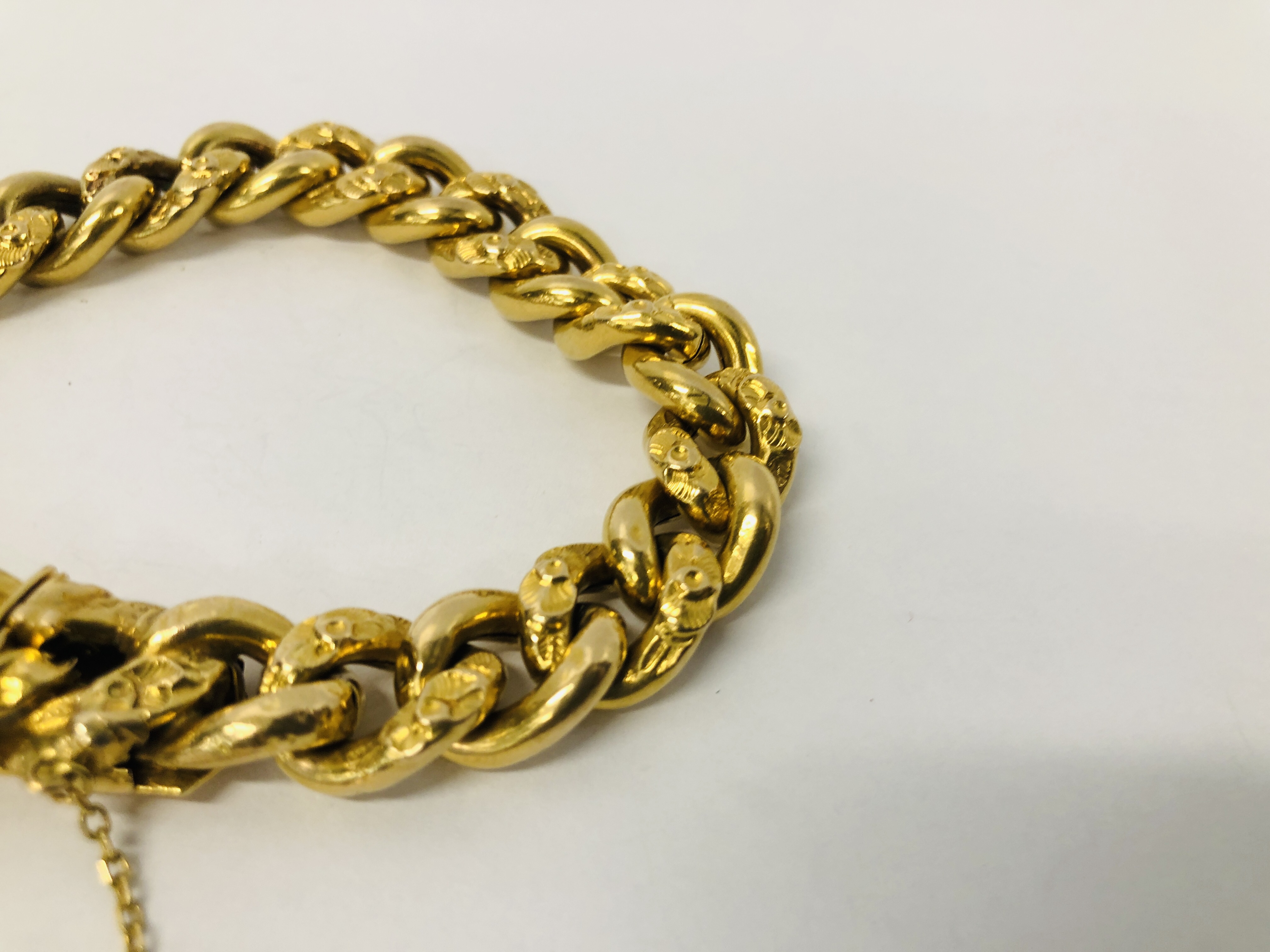 VINTAGE YELLOW METAL CURB BRACELET WITH SAFETY CHAIN (INDISTINCT MARKS). - Image 3 of 11