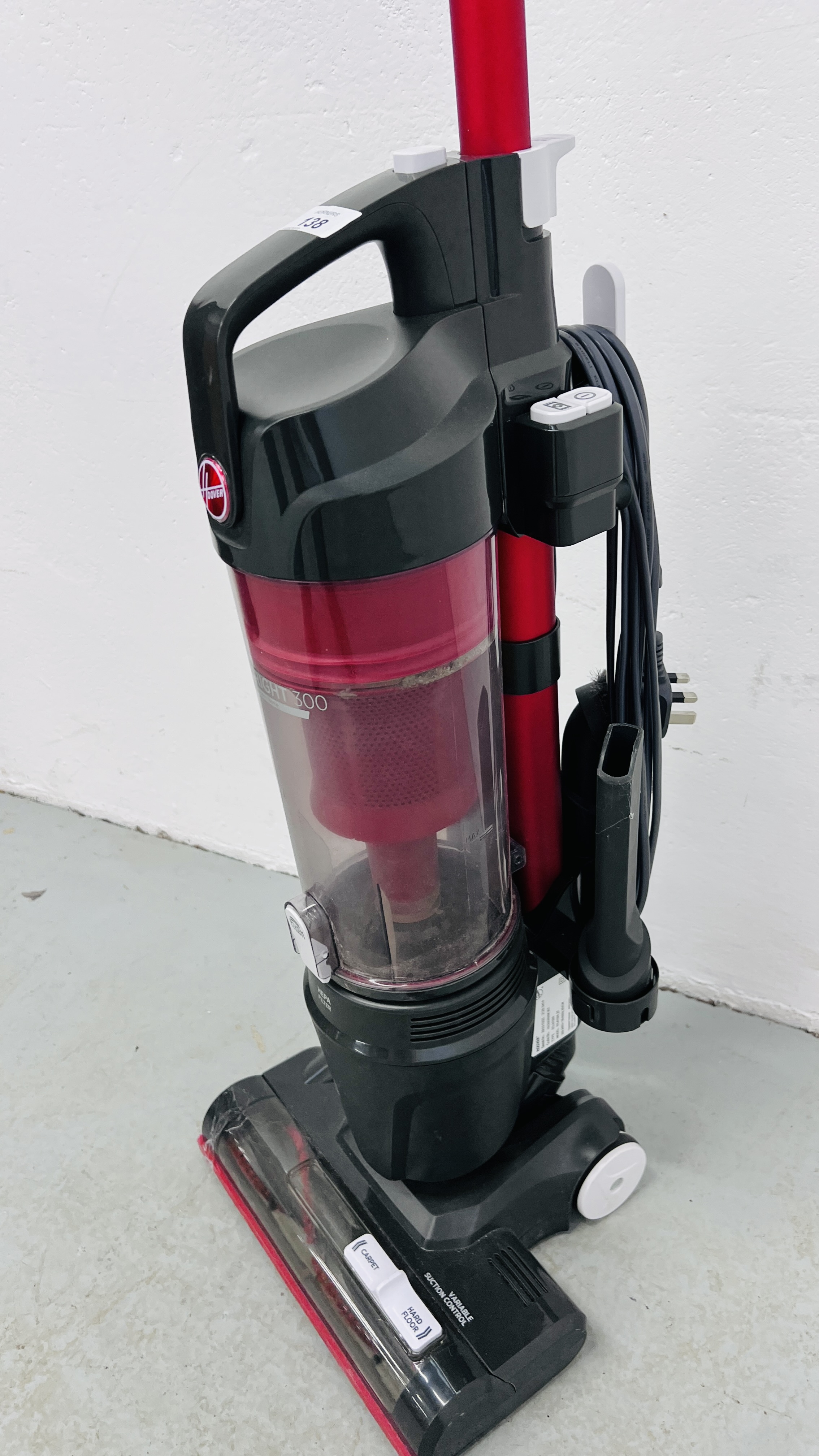 A HOOVER UPRIGHT 300 VACUUM CLEANER - SOLD AS SEEN. - Image 5 of 6