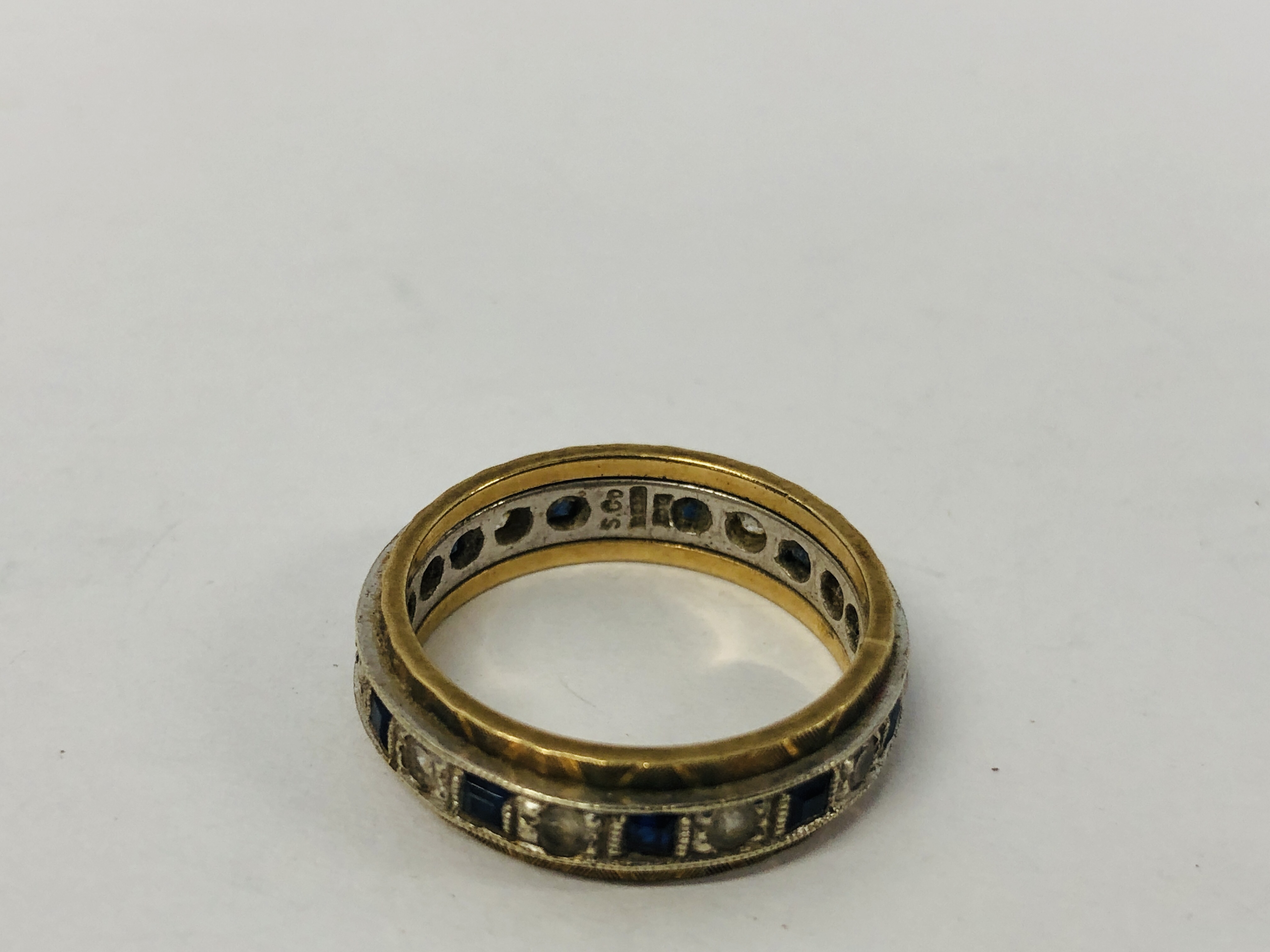 A 9CT. GOLD ETERNITY RING SET WITH ALTERNATE BLUE AND WHITE STONES. - Image 4 of 6