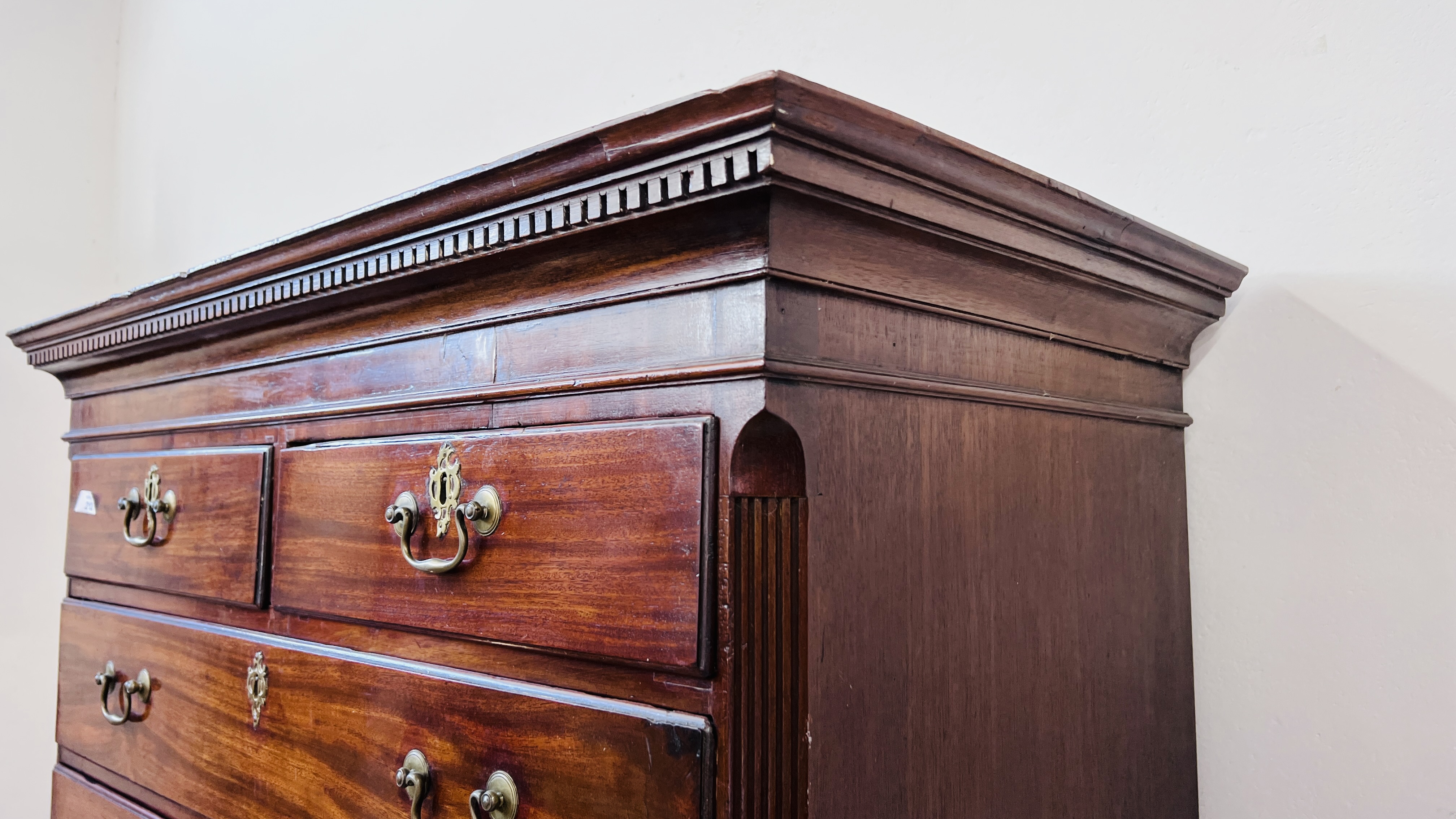 A GEORGE III MAHOGANY CHEST ON CHEST, RETAINING ORIGINAL HANDLES, THE BASE WITH BRUSHING SLIDE, - Image 6 of 17