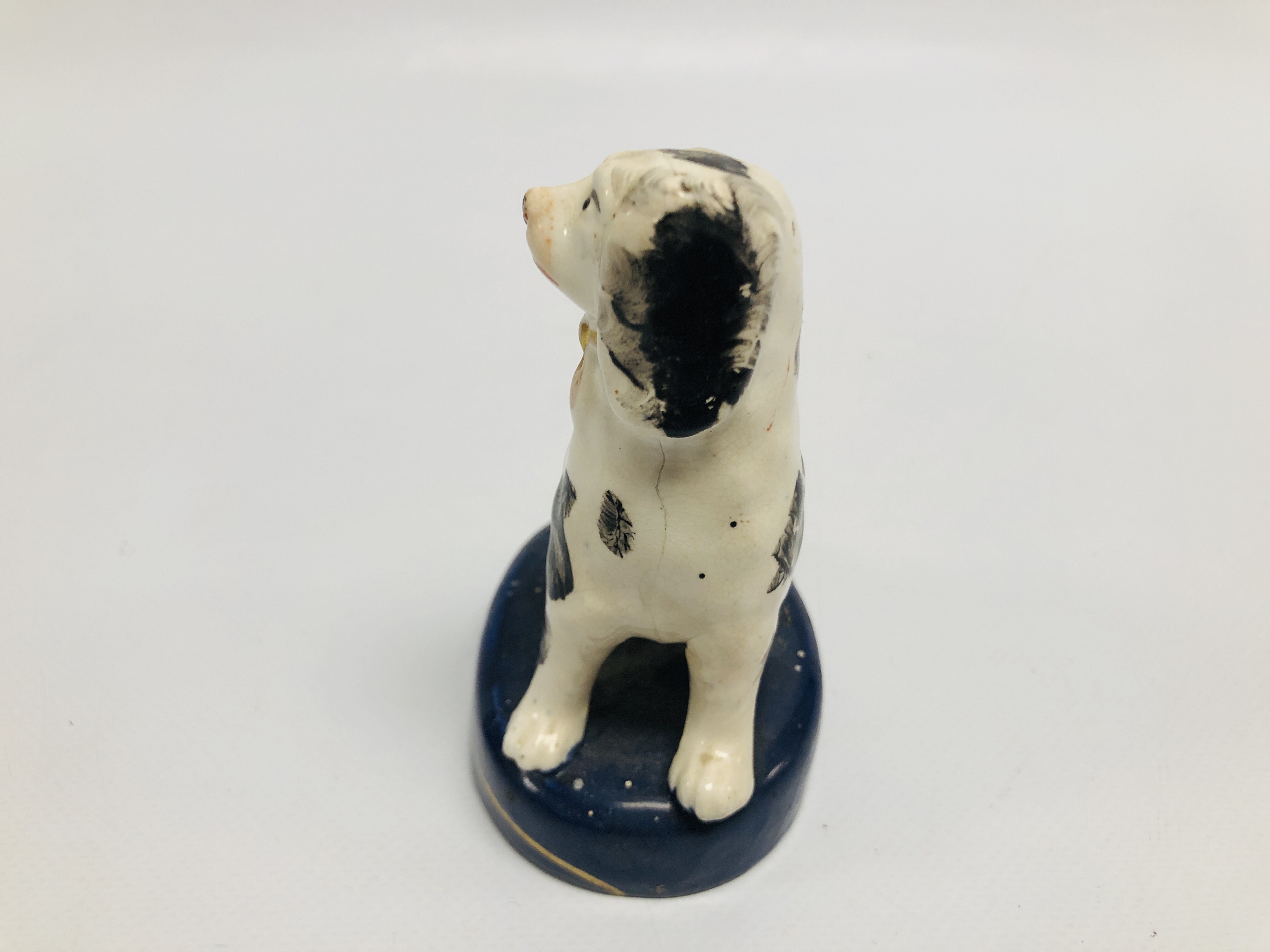 A PAIR OF STAFFORDSHIRE SEATED SPANIELS, H 11CM. - Image 11 of 14