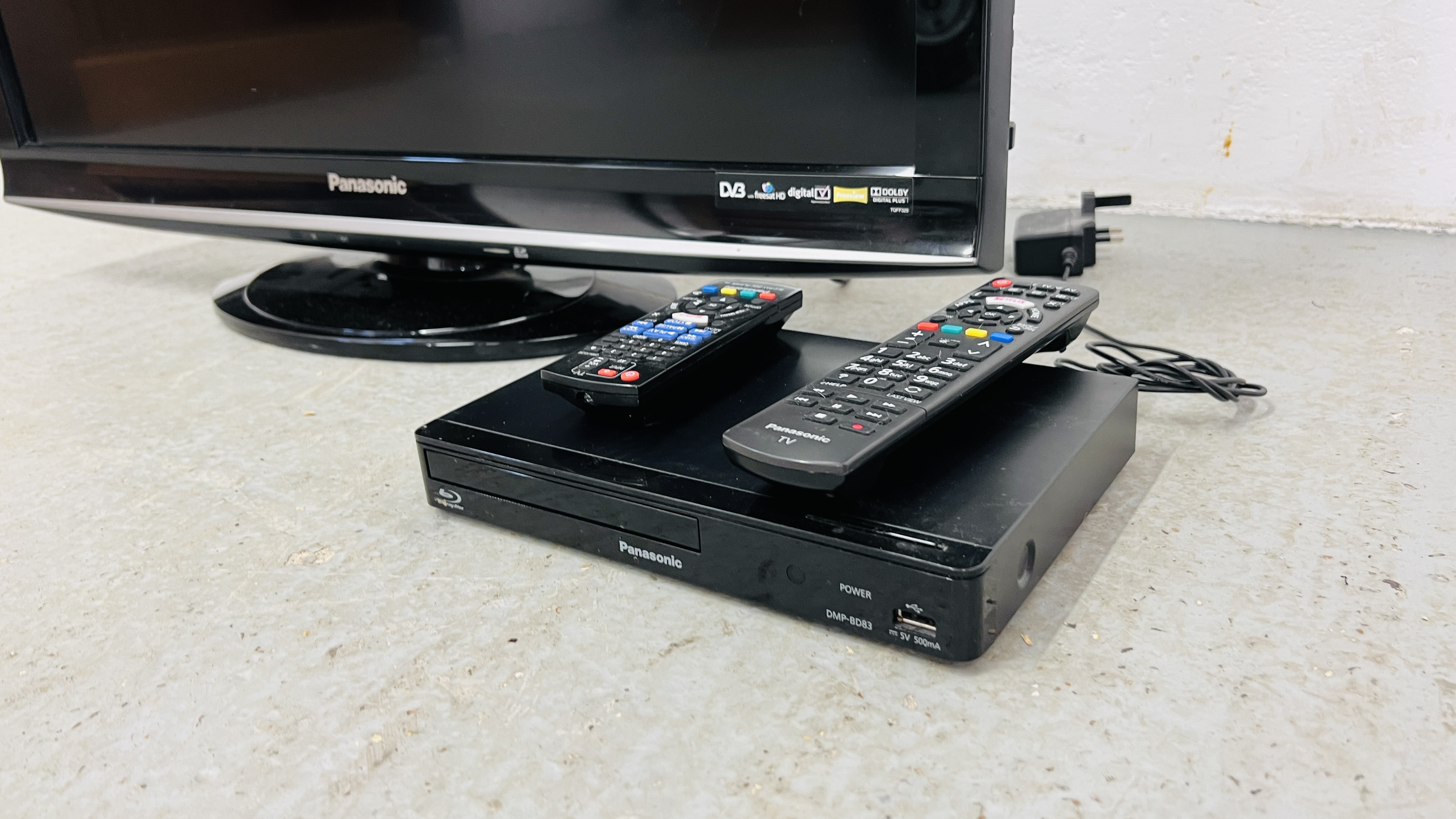 A PANASONIC VIERA 32 INCH TELEVISION AND PANASONIC BLU-RAY DISC PLAYER COMPLETE WITH REMOTES - SOLD - Image 3 of 3
