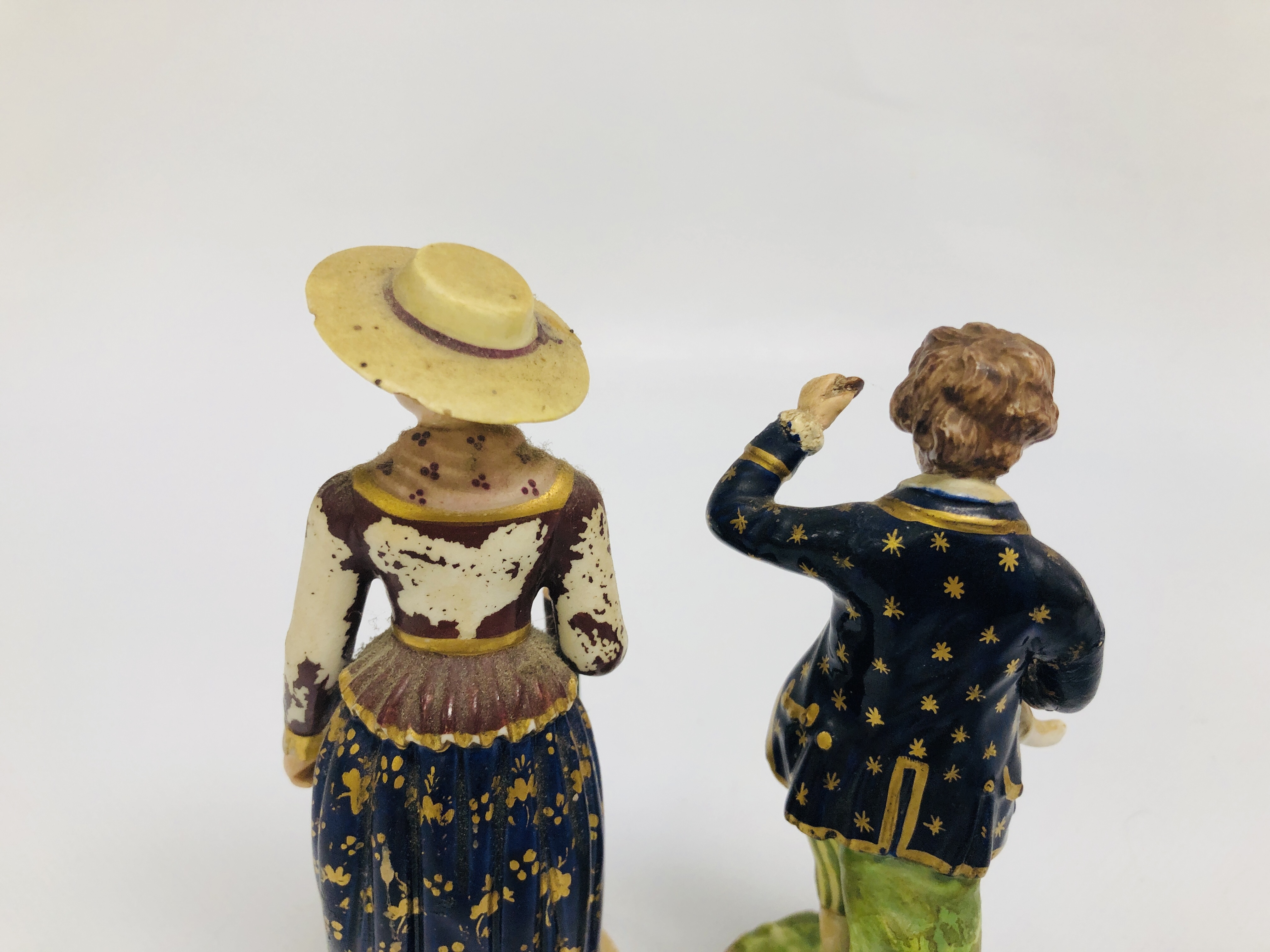 3 X DERBY FIGURES TO INCLUDE A FLAUTIST STANDING BY A RECUMBENT SHEEP (A/F) H 25. - Image 11 of 14