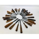 A COLLECTION OF 34 VINTAGE WOOD WORKING CHISELS OF VARIOUS DESIGNS TO INCLUDE SOME INLAID,