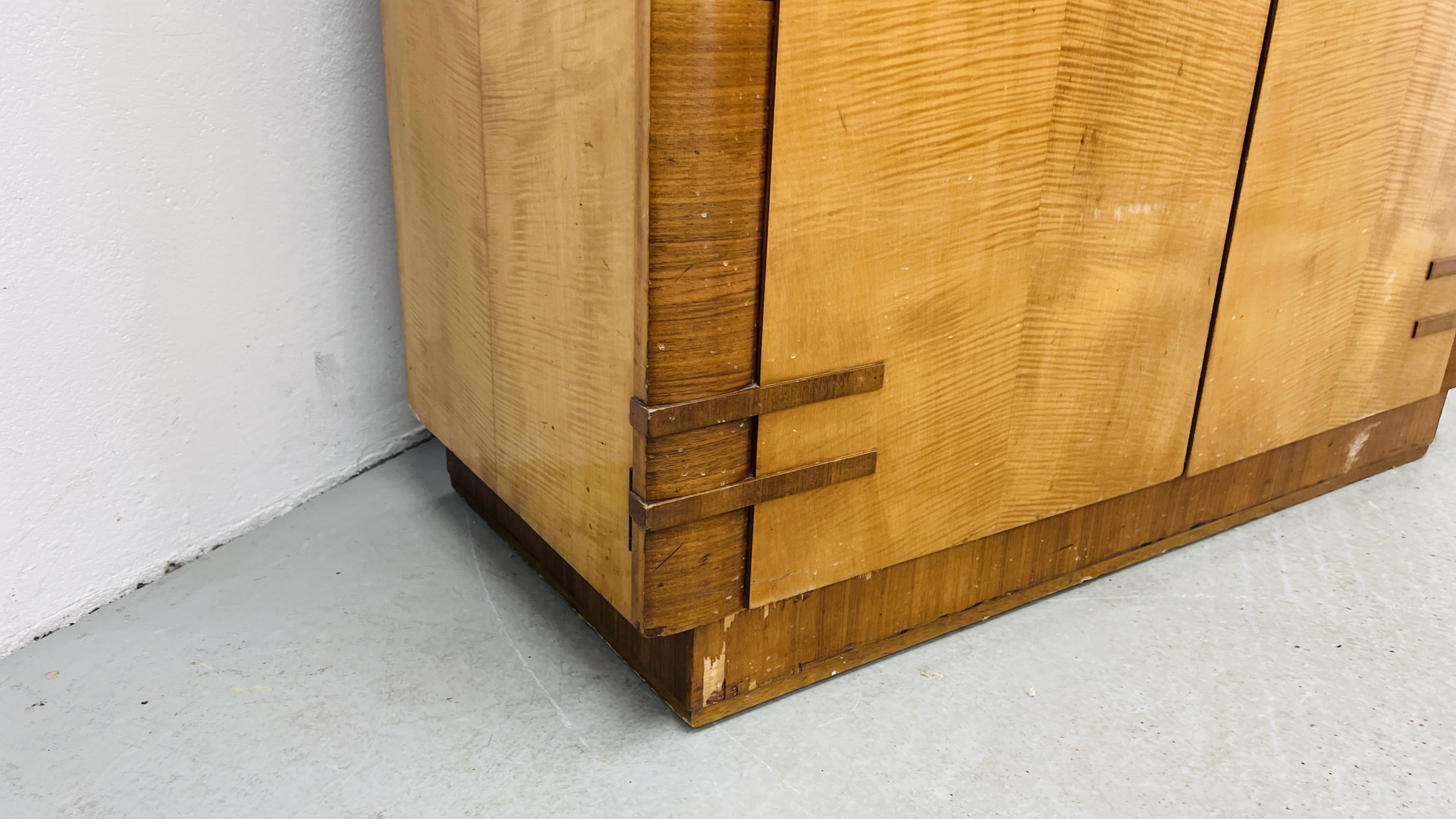 A 1930's ART DECO MAPLE FINISH WARDROBE AND MATCHING TALLBOY (WARDROBE W 123CM, D 53CM, H 185CM. - Image 14 of 19