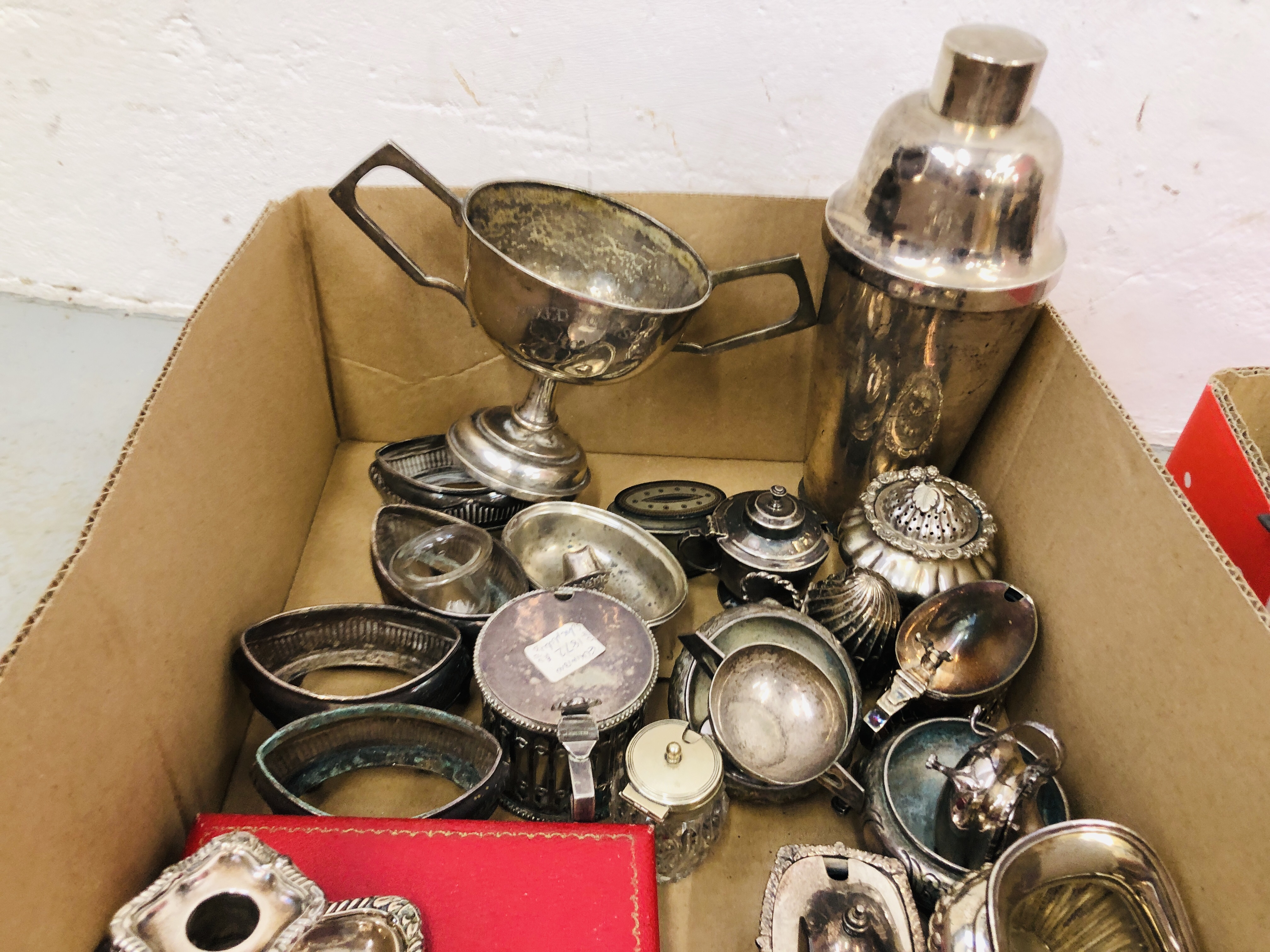 THREE BOXES CONTAINING AND EXTENSIVE COLLECTION OF SILVER PLATED WARES TO INCLUDE SALTS, CONDIMENTS, - Image 7 of 8